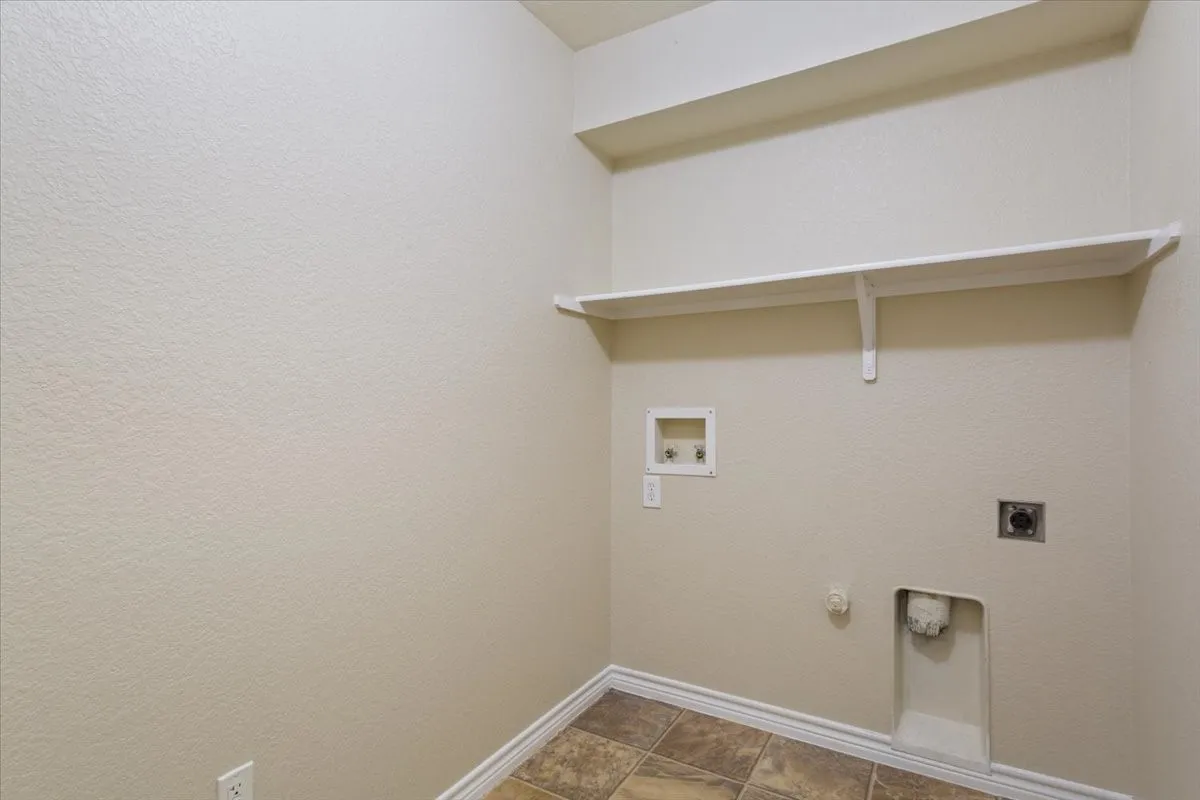 Single Family Residence For Sale in Mc Lennan County , 6537 Mundo Drive, Waco, Texas 76712, 4 Bedroom, 2 Bathroom, 2 Garage spaces, 2,038 Sqft, built in 2008, mls#21321357, Real Estate Agent in Waco, Homes For Sale in Mc Lennan county, Homes For Sale in Waco, Realtor in Waco Texas, Real Estate Brokerage Independent Realty Texas, Luminita Cordes Realtor