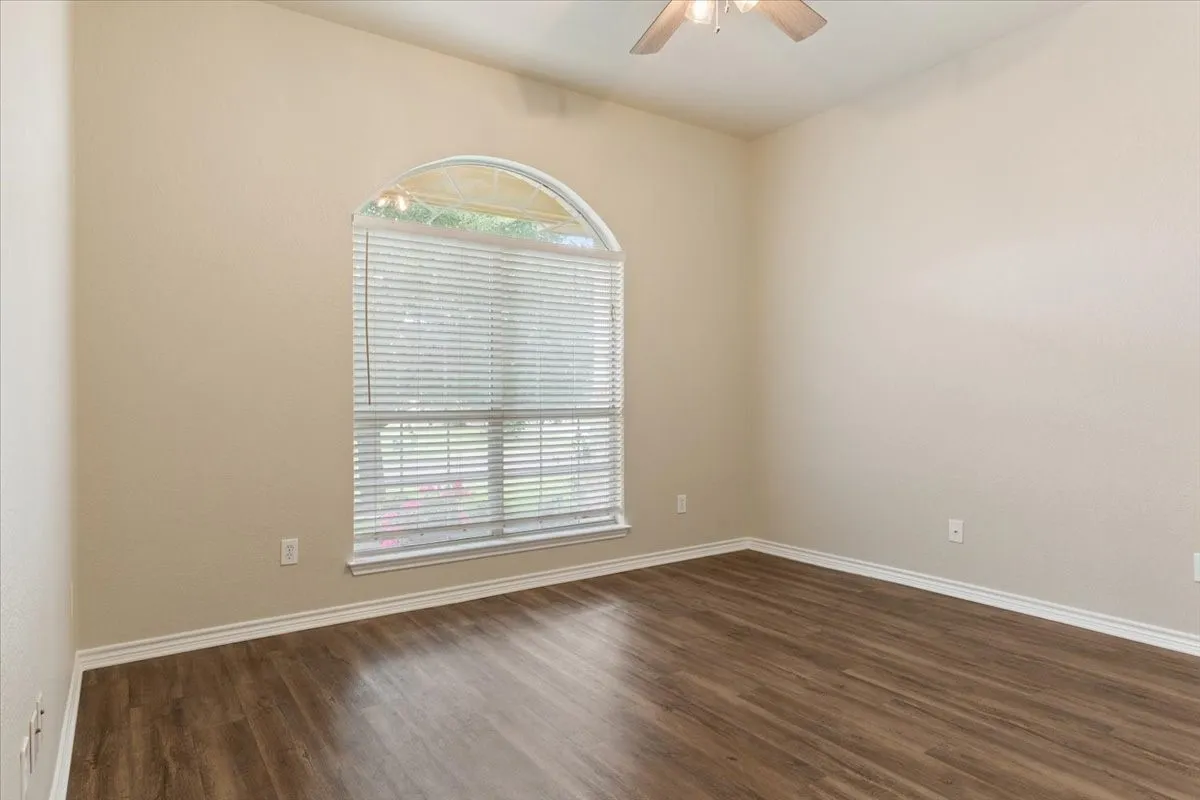 Single Family Residence For Sale in Mc Lennan County , 6537 Mundo Drive, Waco, Texas 76712, 4 Bedroom, 2 Bathroom, 2 Garage spaces, 2,038 Sqft, built in 2008, mls#21321357, Real Estate Agent in Waco, Homes For Sale in Mc Lennan county, Homes For Sale in Waco, Realtor in Waco Texas, Real Estate Brokerage Independent Realty Texas, Luminita Cordes Realtor