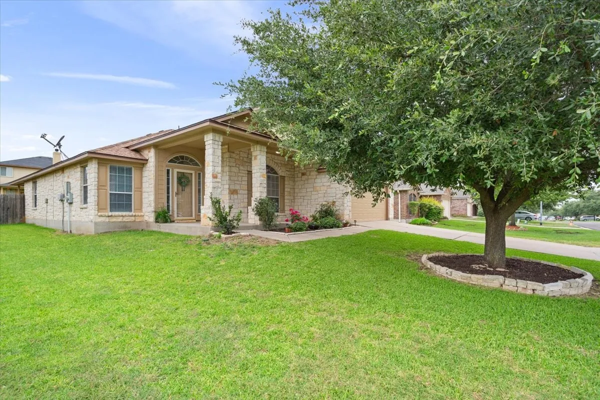 Single Family Residence For Sale in Mc Lennan County , 6537 Mundo Drive, Waco, Texas 76712, 4 Bedroom, 2 Bathroom, 2 Garage spaces, 2,038 Sqft, built in 2008, mls#21321357, Real Estate Agent in Waco, Homes For Sale in Mc Lennan county, Homes For Sale in Waco, Realtor in Waco Texas, Real Estate Brokerage Independent Realty Texas, Luminita Cordes Realtor