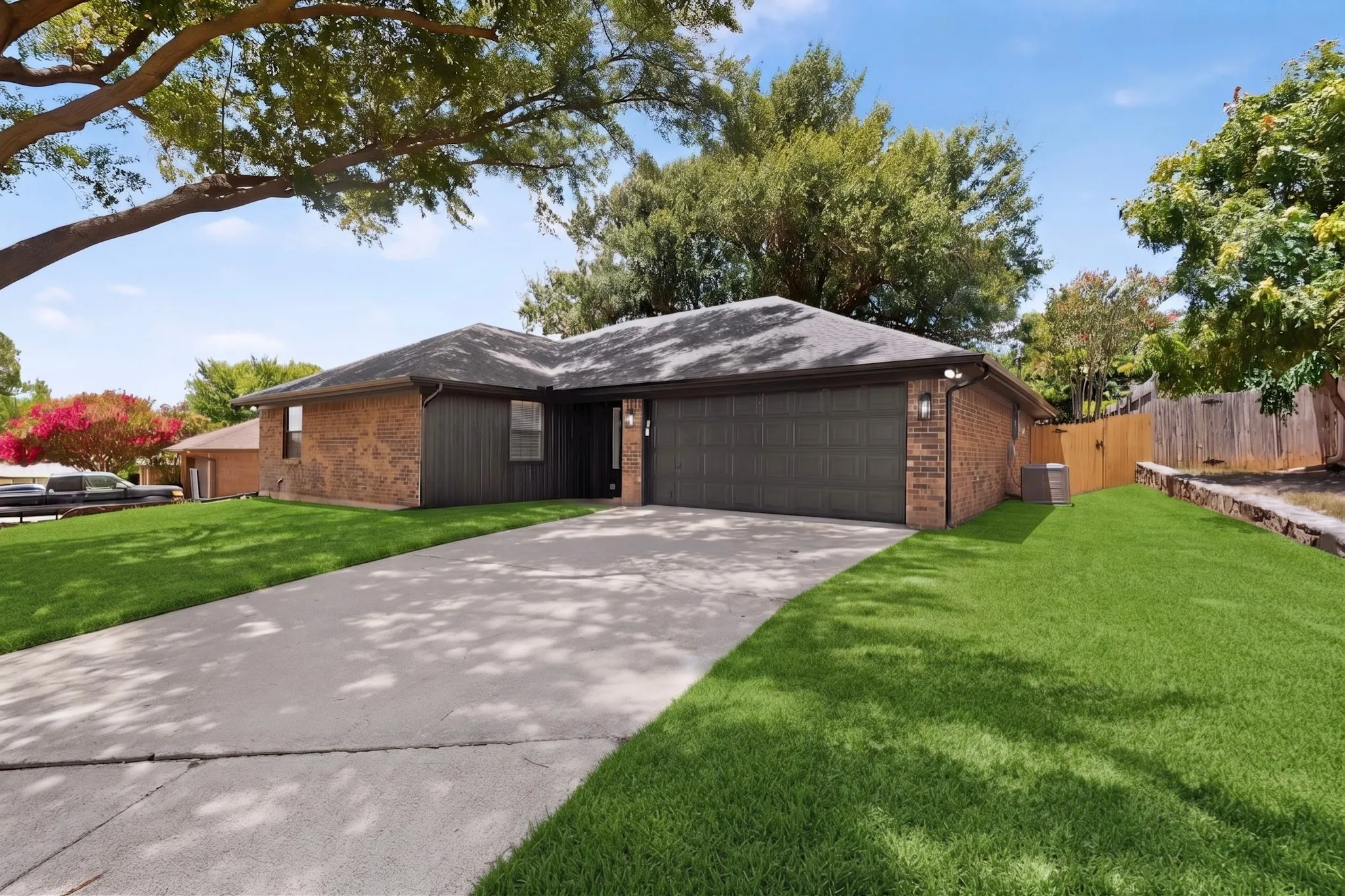 Single Family Residence For Sale in Tarrant County , 3804 Wrexgate Court, Arlington, Texas 76016, 3 Bedroom, 2 Bathroom, 2 Garage spaces, 1,713 Sqft, built in 1980, mls#21321303, Real Estate Agent in Arlington, Homes For Sale in Tarrant county, Homes For Sale in Arlington, Realtor in Arlington Texas, Real Estate Brokerage Independent Realty Texas, Luminita Cordes Realtor