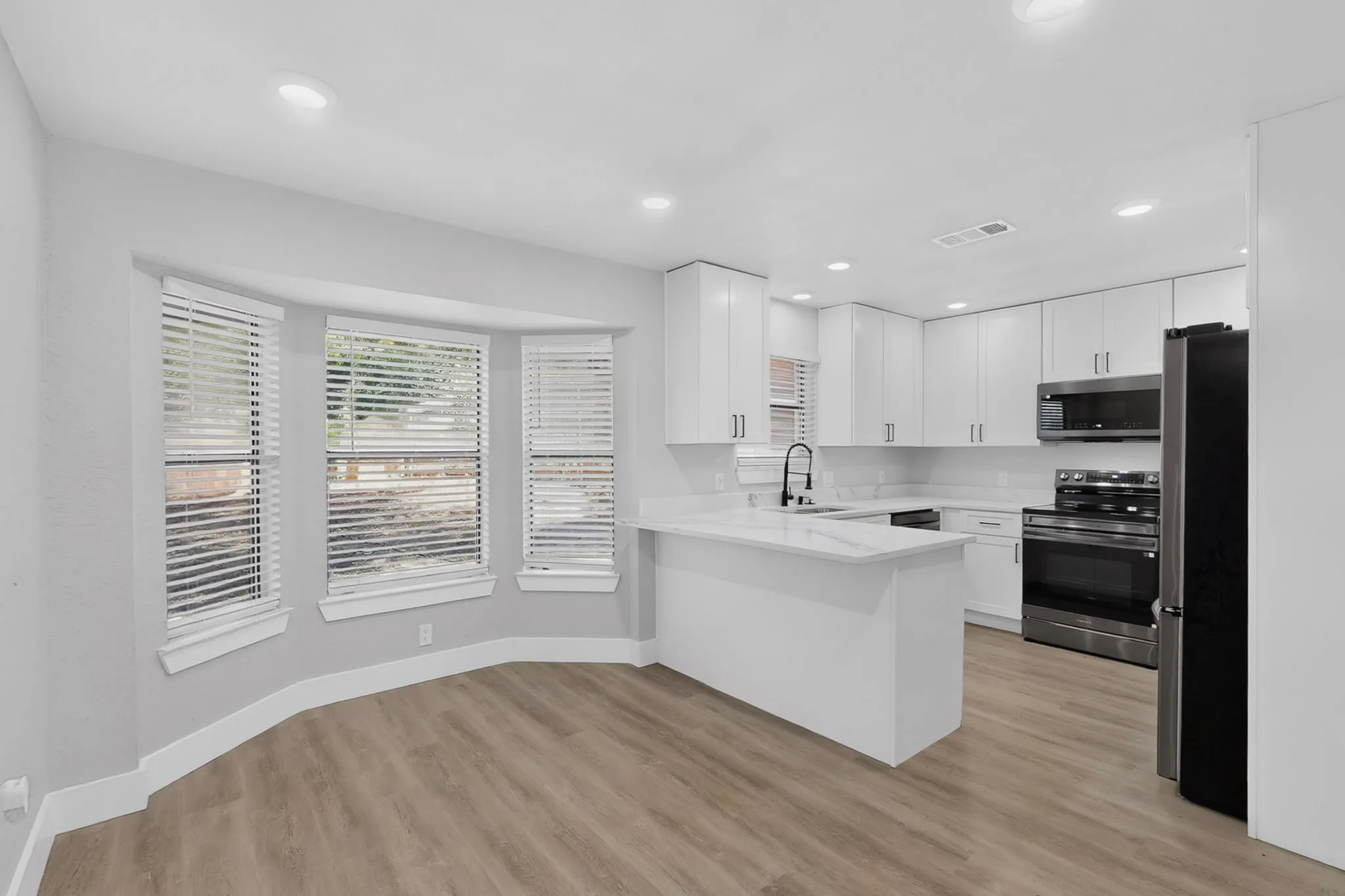 Single Family Residence For Sale in Tarrant County , 3804 Wrexgate Court, Arlington, Texas 76016, 3 Bedroom, 2 Bathroom, 2 Garage spaces, 1,713 Sqft, built in 1980, mls#21321303, Real Estate Agent in Arlington, Homes For Sale in Tarrant county, Homes For Sale in Arlington, Realtor in Arlington Texas, Real Estate Brokerage Independent Realty Texas, Luminita Cordes Realtor