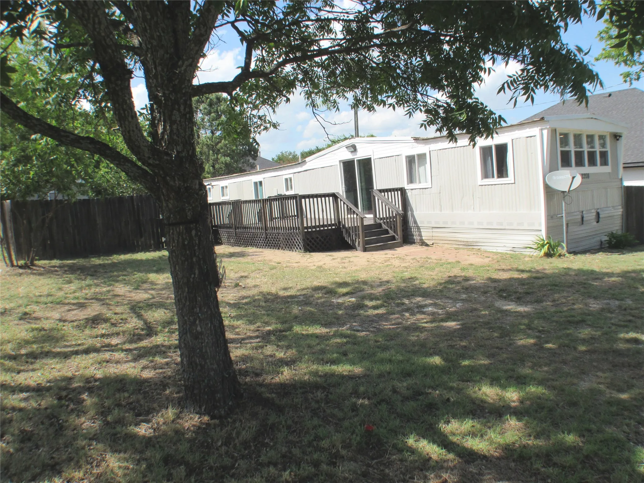 Manufactured Home For Sale in Hood County , 2208 Beverly Drive, Granbury, Texas 76048, 2 Bedrooms, 1 Bathroom, Garage spaces, 1,102 Sqft, built in 1982, Price $149,500, mls#21317174, Real Estate Agent in Granbury, Homes For Sale in Hood county, Homes For Sale in Granbury, Realtor in Granbury Texas, Real Estate Brokerage Independent Realty Texas, Luminita Cordes Realtor