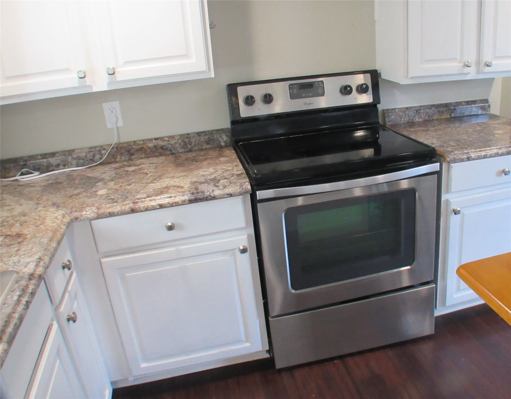 Range and counter tops and LOTS of storage