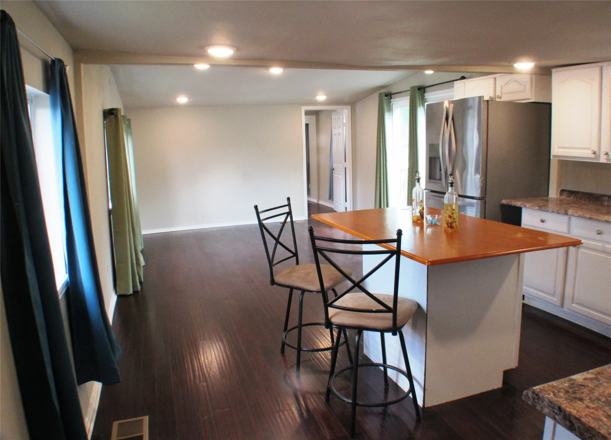 Hallway towards the kitchen and living room..
