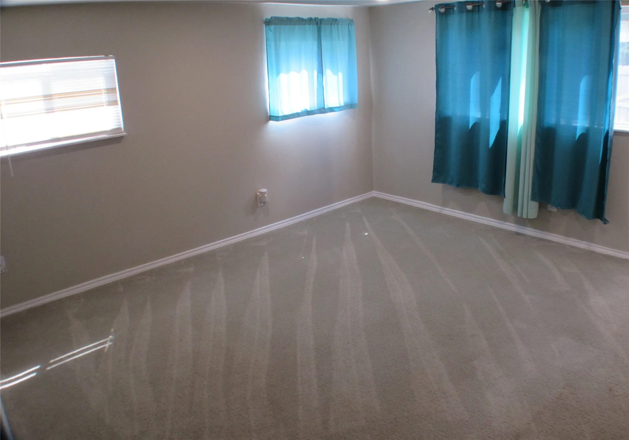 Manufactured Home For Sale in Hood County , 2208 Beverly Drive, Granbury, Texas 76048, 2 Bedrooms, 1 Bathroom, Garage spaces, 1,102 Sqft, built in 1982, Price $149,500, mls#21317174, Real Estate Agent in Granbury, Homes For Sale in Hood county, Homes For Sale in Granbury, Realtor in Granbury Texas, Real Estate Brokerage Independent Realty Texas, Luminita Cordes Realtor