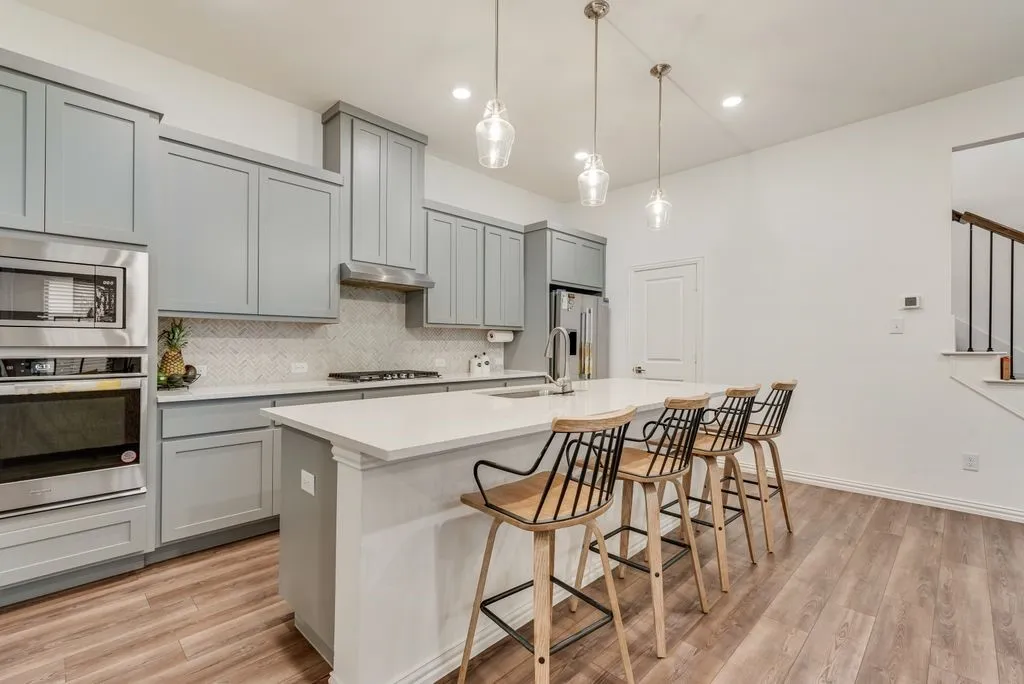 Single Family Residence For Sale in Dallas County , 5411 Waterloo Drive, Sachse, Texas 75048, 3 Bedroom, 3 Bathroom, 2 Garage spaces, 2,048 Sqft, built in 2021, mls#21317823, Real Estate Agent in Sachse, Homes For Sale in Dallas county, Homes For Sale in Sachse, Realtor in Sachse Texas, Real Estate Brokerage Independent Realty Texas, Luminita Cordes Realtor