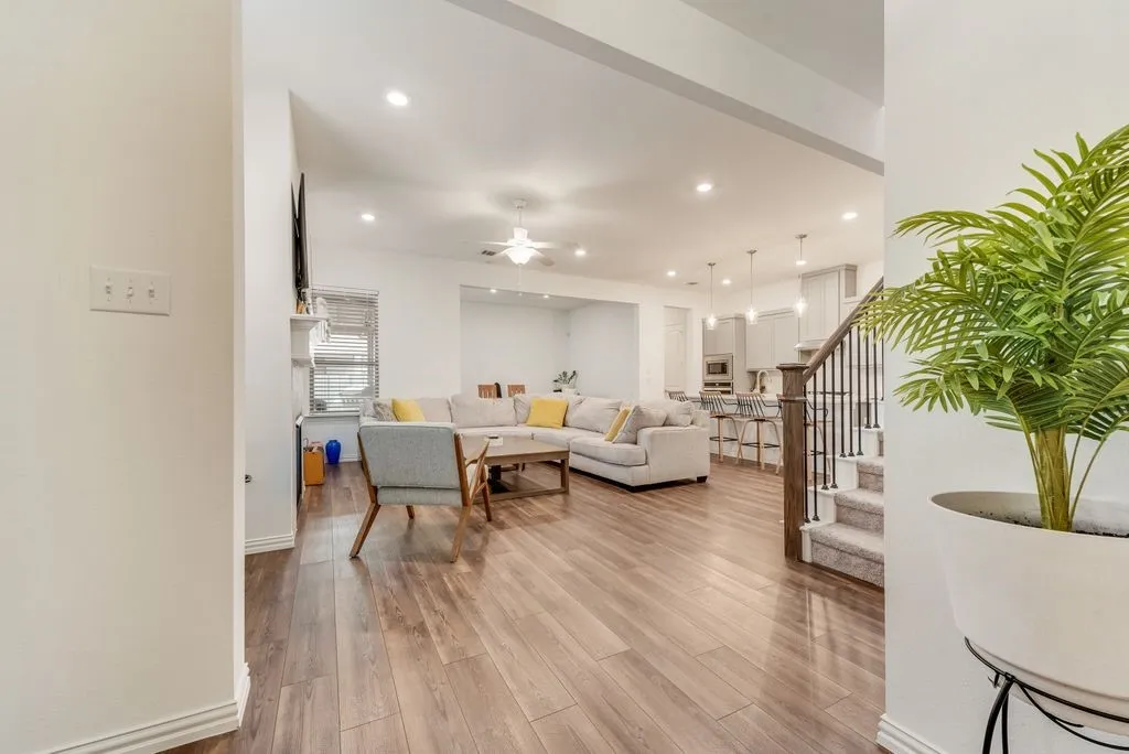 Single Family Residence For Sale in Dallas County , 5411 Waterloo Drive, Sachse, Texas 75048, 3 Bedroom, 3 Bathroom, 2 Garage spaces, 2,048 Sqft, built in 2021, mls#21317823, Real Estate Agent in Sachse, Homes For Sale in Dallas county, Homes For Sale in Sachse, Realtor in Sachse Texas, Real Estate Brokerage Independent Realty Texas, Luminita Cordes Realtor