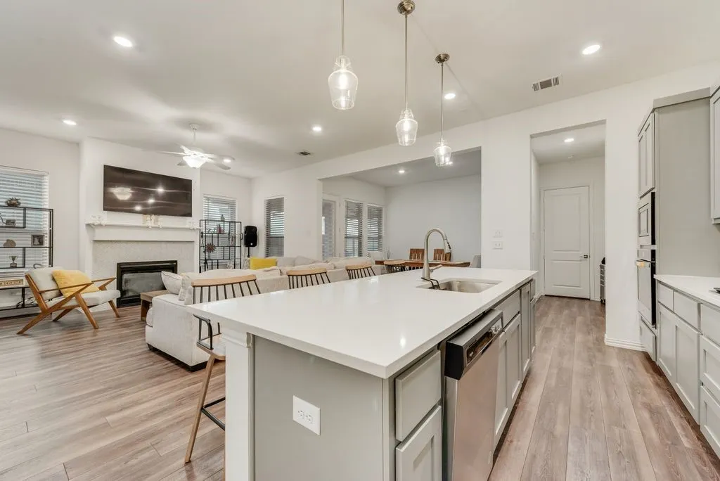 Single Family Residence For Sale in Dallas County , 5411 Waterloo Drive, Sachse, Texas 75048, 3 Bedroom, 3 Bathroom, 2 Garage spaces, 2,048 Sqft, built in 2021, mls#21317823, Real Estate Agent in Sachse, Homes For Sale in Dallas county, Homes For Sale in Sachse, Realtor in Sachse Texas, Real Estate Brokerage Independent Realty Texas, Luminita Cordes Realtor