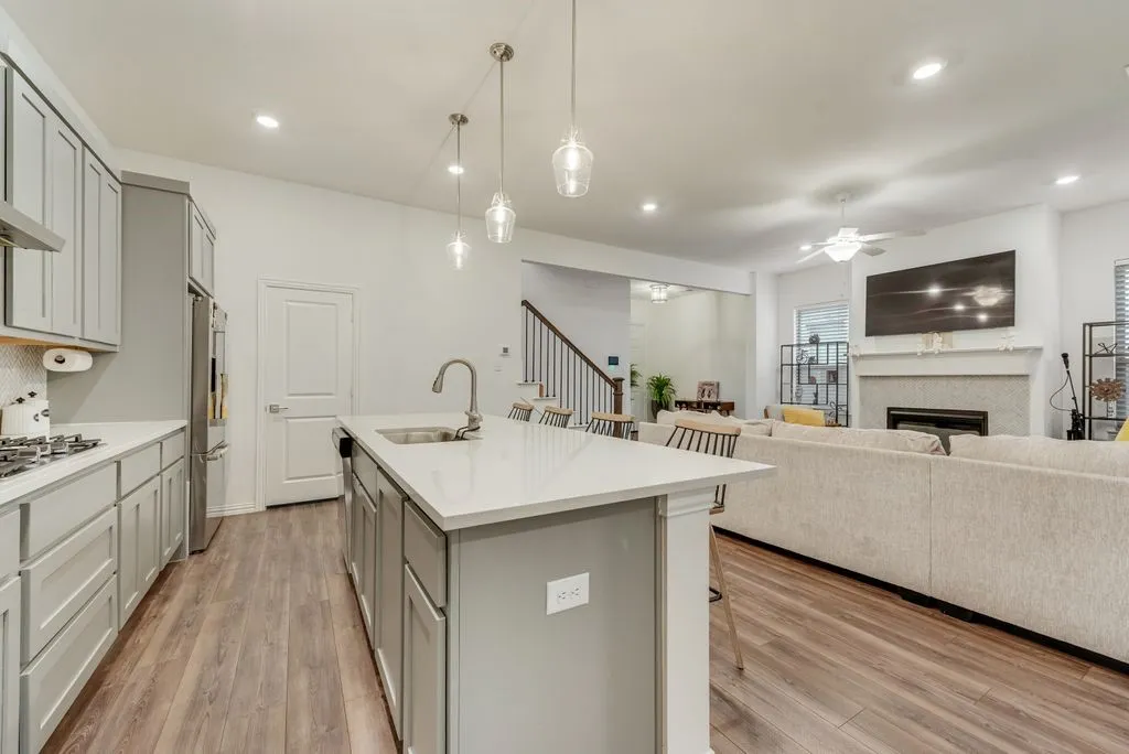 Single Family Residence For Sale in Dallas County , 5411 Waterloo Drive, Sachse, Texas 75048, 3 Bedroom, 3 Bathroom, 2 Garage spaces, 2,048 Sqft, built in 2021, mls#21317823, Real Estate Agent in Sachse, Homes For Sale in Dallas county, Homes For Sale in Sachse, Realtor in Sachse Texas, Real Estate Brokerage Independent Realty Texas, Luminita Cordes Realtor