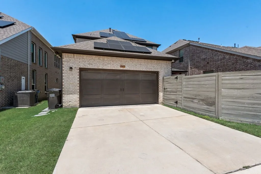 Garage & Driveway