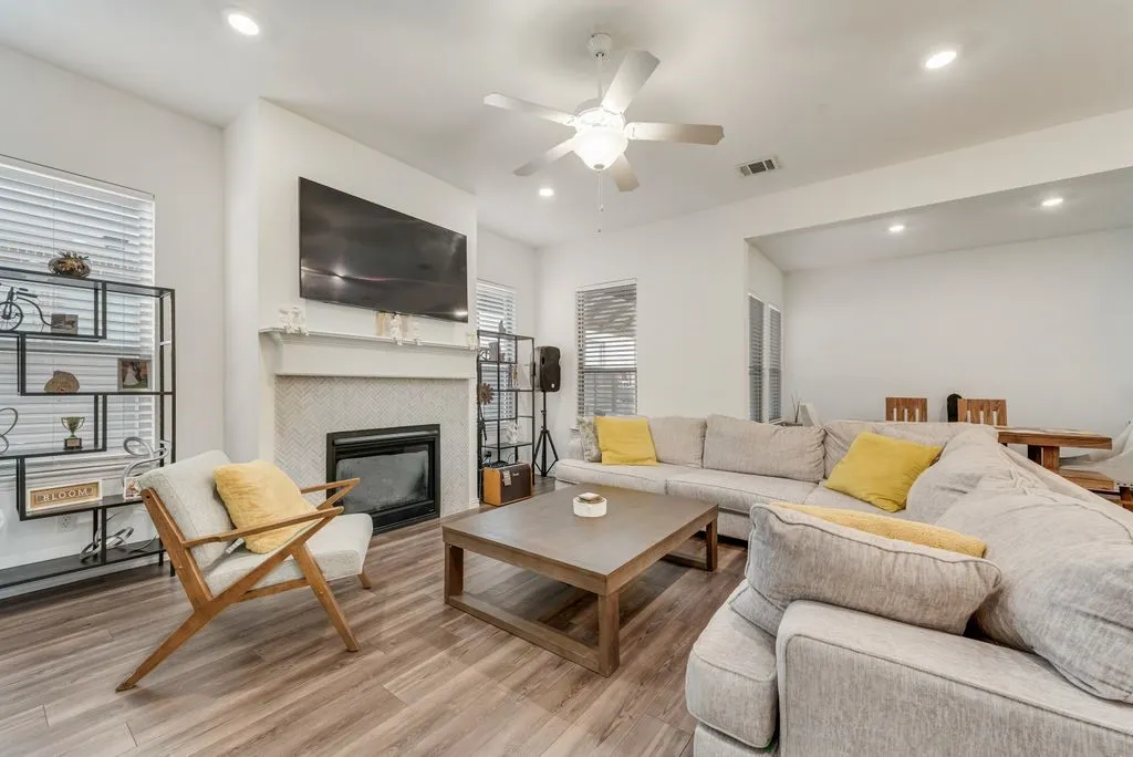 Single Family Residence For Sale in Dallas County , 5411 Waterloo Drive, Sachse, Texas 75048, 3 Bedroom, 3 Bathroom, 2 Garage spaces, 2,048 Sqft, built in 2021, mls#21317823, Real Estate Agent in Sachse, Homes For Sale in Dallas county, Homes For Sale in Sachse, Realtor in Sachse Texas, Real Estate Brokerage Independent Realty Texas, Luminita Cordes Realtor