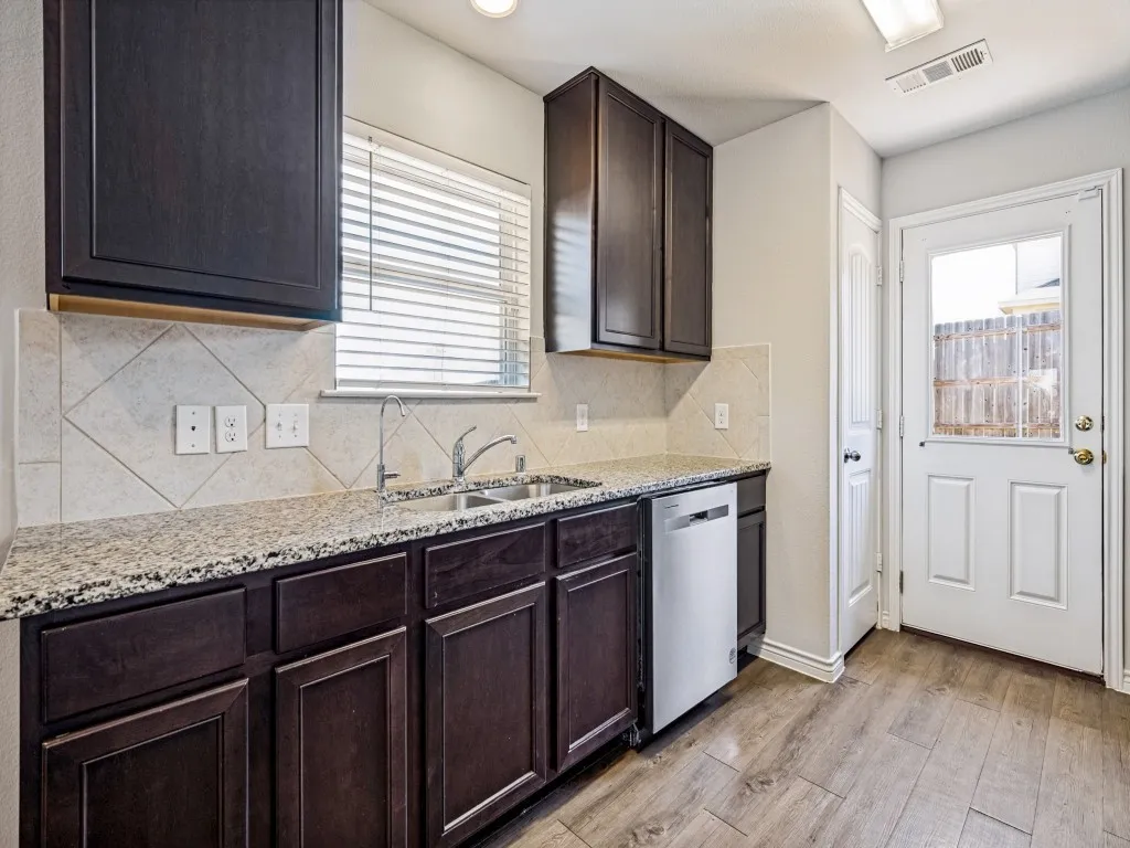 Single Family Residence For Sale in Ellis County , 1603 Blue Jay Drive, Ennis, Texas 75119, 4 Bedroom, 2 Bathroom, 2 Garage spaces, 1,640 Sqft, built in 2018, mls#21321333, Real Estate Agent in Ennis, Homes For Sale in Ellis county, Homes For Sale in Ennis, Realtor in Ennis Texas, Real Estate Brokerage Independent Realty Texas, Luminita Cordes Realtor
