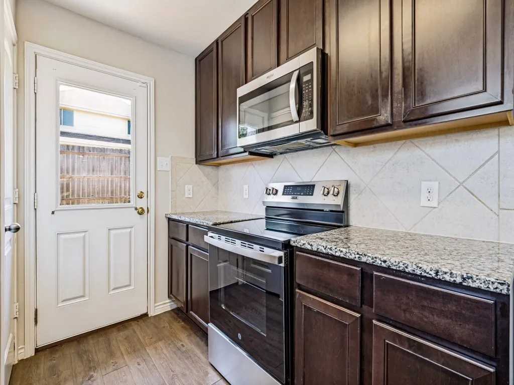 Single Family Residence For Sale in Ellis County , 1603 Blue Jay Drive, Ennis, Texas 75119, 4 Bedroom, 2 Bathroom, 2 Garage spaces, 1,640 Sqft, built in 2018, mls#21321333, Real Estate Agent in Ennis, Homes For Sale in Ellis county, Homes For Sale in Ennis, Realtor in Ennis Texas, Real Estate Brokerage Independent Realty Texas, Luminita Cordes Realtor
