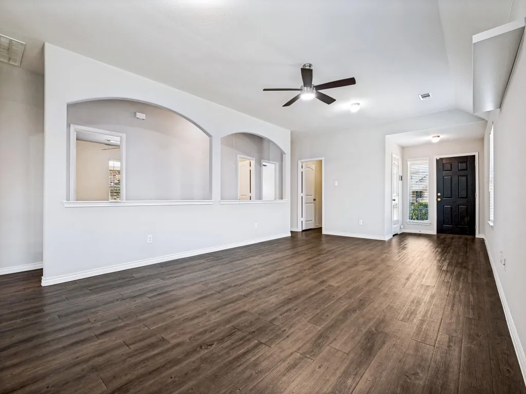 Single Family Residence For Sale in Ellis County , 1603 Blue Jay Drive, Ennis, Texas 75119, 4 Bedroom, 2 Bathroom, 2 Garage spaces, 1,640 Sqft, built in 2018, mls#21321333, Real Estate Agent in Ennis, Homes For Sale in Ellis county, Homes For Sale in Ennis, Realtor in Ennis Texas, Real Estate Brokerage Independent Realty Texas, Luminita Cordes Realtor