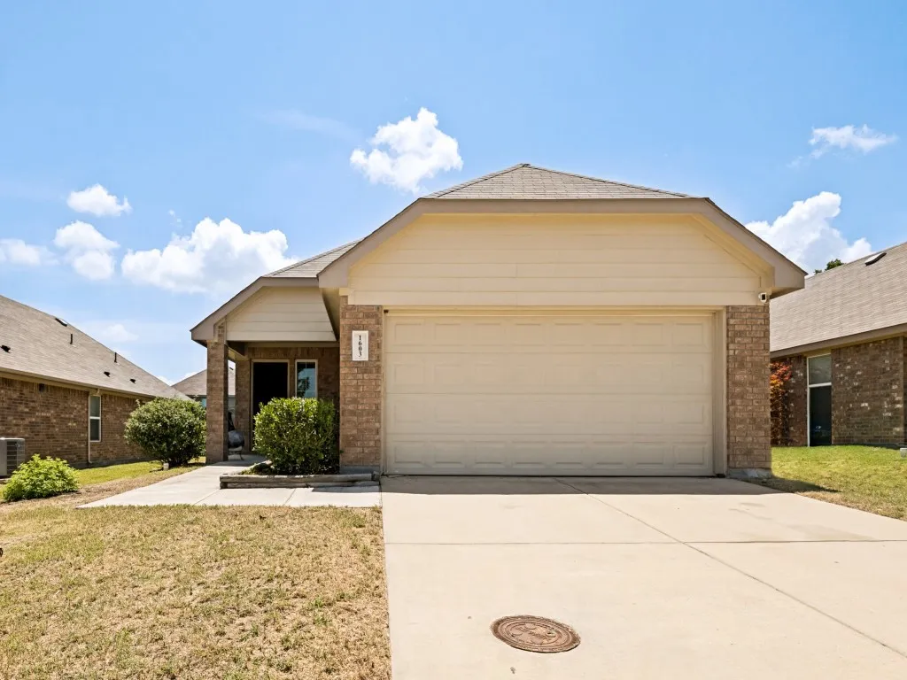 Single Family Residence For Sale in Ellis County , 1603 Blue Jay Drive, Ennis, Texas 75119, 4 Bedroom, 2 Bathroom, 2 Garage spaces, 1,640 Sqft, built in 2018, mls#21321333, Real Estate Agent in Ennis, Homes For Sale in Ellis county, Homes For Sale in Ennis, Realtor in Ennis Texas, Real Estate Brokerage Independent Realty Texas, Luminita Cordes Realtor