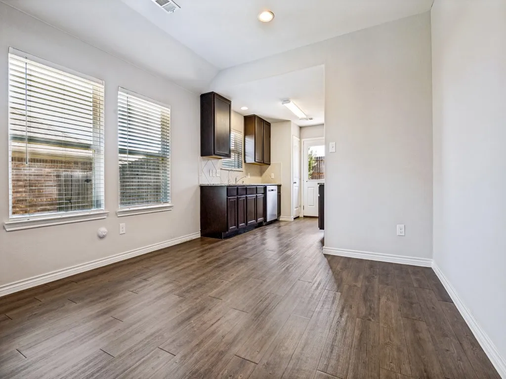 Single Family Residence For Sale in Ellis County , 1603 Blue Jay Drive, Ennis, Texas 75119, 4 Bedroom, 2 Bathroom, 2 Garage spaces, 1,640 Sqft, built in 2018, mls#21321333, Real Estate Agent in Ennis, Homes For Sale in Ellis county, Homes For Sale in Ennis, Realtor in Ennis Texas, Real Estate Brokerage Independent Realty Texas, Luminita Cordes Realtor