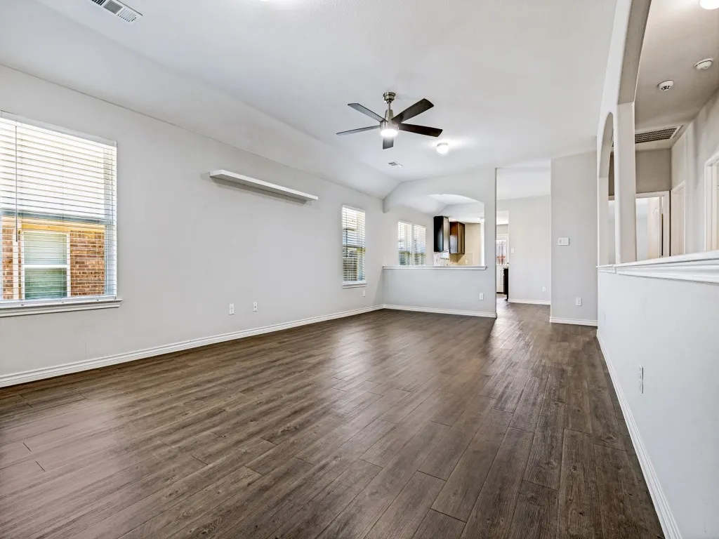 Single Family Residence For Sale in Ellis County , 1603 Blue Jay Drive, Ennis, Texas 75119, 4 Bedroom, 2 Bathroom, 2 Garage spaces, 1,640 Sqft, built in 2018, mls#21321333, Real Estate Agent in Ennis, Homes For Sale in Ellis county, Homes For Sale in Ennis, Realtor in Ennis Texas, Real Estate Brokerage Independent Realty Texas, Luminita Cordes Realtor