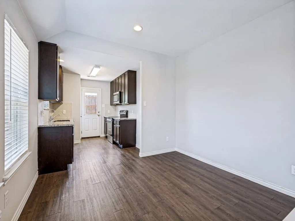 Single Family Residence For Sale in Ellis County , 1603 Blue Jay Drive, Ennis, Texas 75119, 4 Bedroom, 2 Bathroom, 2 Garage spaces, 1,640 Sqft, built in 2018, mls#21321333, Real Estate Agent in Ennis, Homes For Sale in Ellis county, Homes For Sale in Ennis, Realtor in Ennis Texas, Real Estate Brokerage Independent Realty Texas, Luminita Cordes Realtor