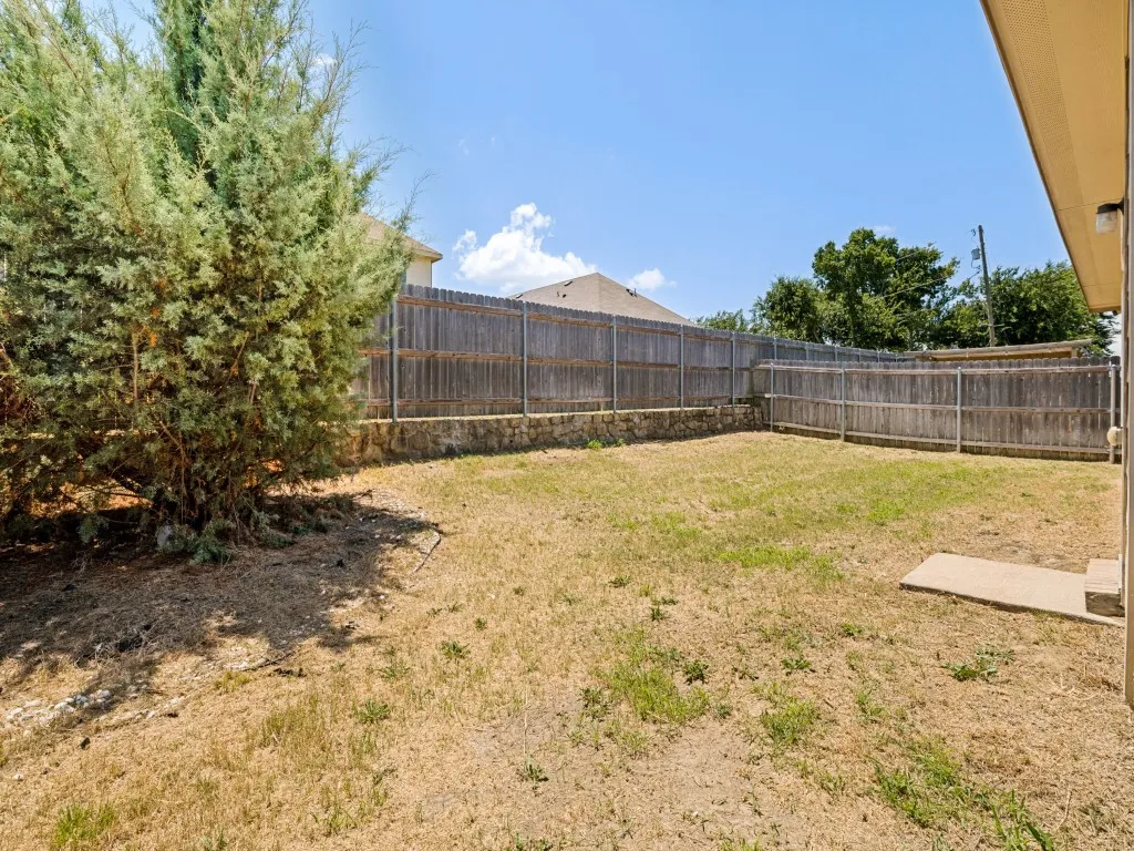 Single Family Residence For Sale in Ellis County , 1603 Blue Jay Drive, Ennis, Texas 75119, 4 Bedroom, 2 Bathroom, 2 Garage spaces, 1,640 Sqft, built in 2018, mls#21321333, Real Estate Agent in Ennis, Homes For Sale in Ellis county, Homes For Sale in Ennis, Realtor in Ennis Texas, Real Estate Brokerage Independent Realty Texas, Luminita Cordes Realtor