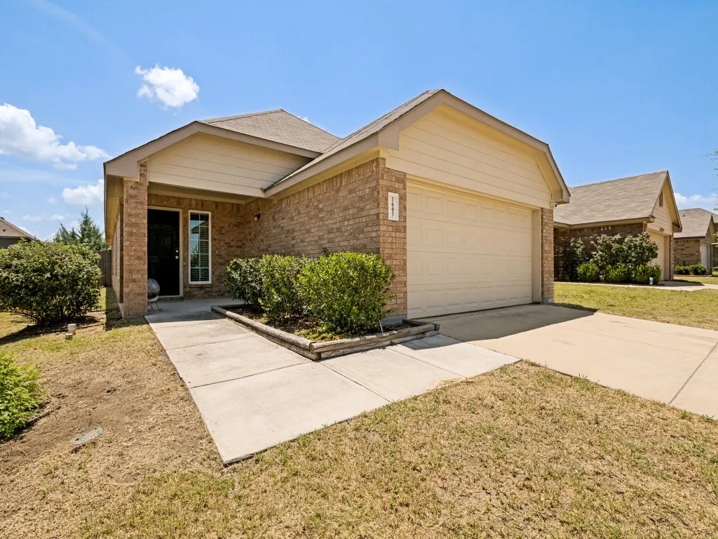 Single Family Residence For Sale in Ellis County , 1603 Blue Jay Drive, Ennis, Texas 75119, 4 Bedroom, 2 Bathroom, 2 Garage spaces, 1,640 Sqft, built in 2018, mls#21321333, Real Estate Agent in Ennis, Homes For Sale in Ellis county, Homes For Sale in Ennis, Realtor in Ennis Texas, Real Estate Brokerage Independent Realty Texas, Luminita Cordes Realtor
