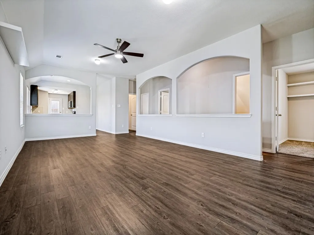 Single Family Residence For Sale in Ellis County , 1603 Blue Jay Drive, Ennis, Texas 75119, 4 Bedroom, 2 Bathroom, 2 Garage spaces, 1,640 Sqft, built in 2018, mls#21321333, Real Estate Agent in Ennis, Homes For Sale in Ellis county, Homes For Sale in Ennis, Realtor in Ennis Texas, Real Estate Brokerage Independent Realty Texas, Luminita Cordes Realtor