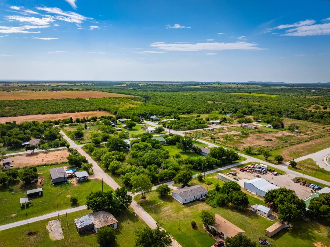 Mobile Home For Sale in Young County , 902 Commerce Street, Newcastle, Texas 76372, 3 Bedrooms, 2 Bathrooms, Garage spaces, 1,792 Sqft, built in 2008, Price $74,000, mls#21315163, Real Estate Agent in Newcastle, Homes For Sale in Young county, Homes For Sale in Newcastle, Realtor in Newcastle Texas, Real Estate Brokerage Independent Realty Texas, Luminita Cordes Realtor