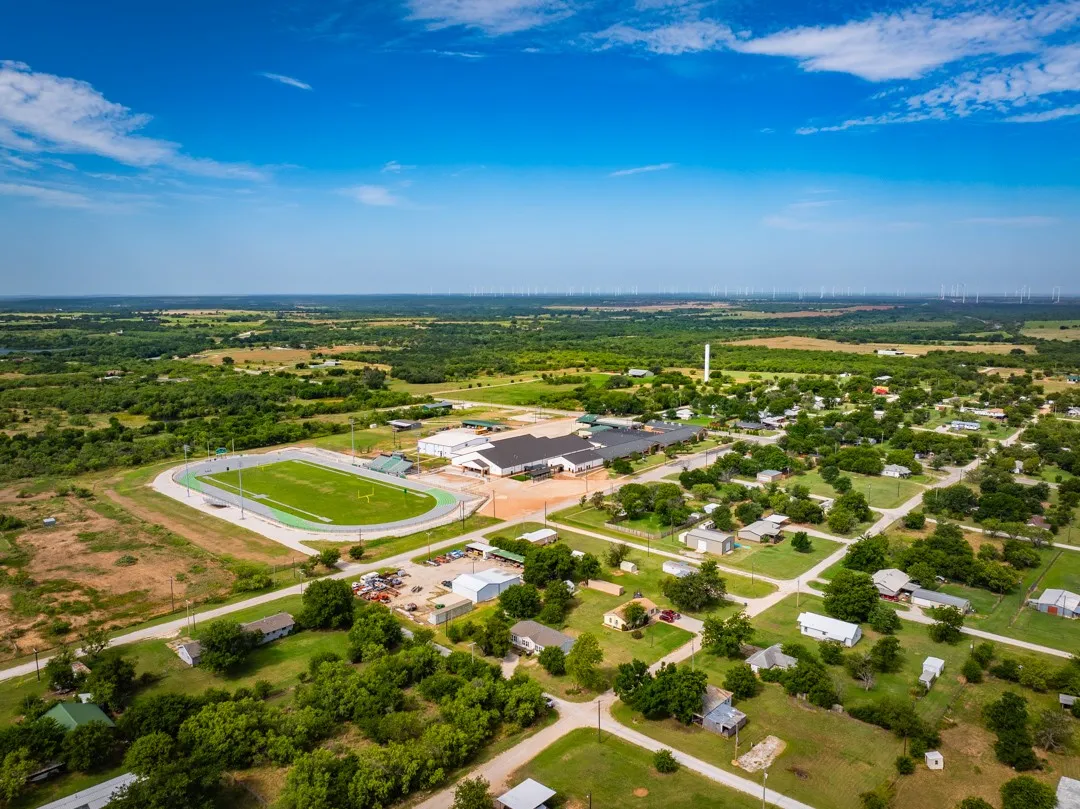 Mobile Home For Sale in Young County , 902 Commerce Street, Newcastle, Texas 76372, 3 Bedrooms, 2 Bathrooms, Garage spaces, 1,792 Sqft, built in 2008, Price $74,000, mls#21315163, Real Estate Agent in Newcastle, Homes For Sale in Young county, Homes For Sale in Newcastle, Realtor in Newcastle Texas, Real Estate Brokerage Independent Realty Texas, Luminita Cordes Realtor