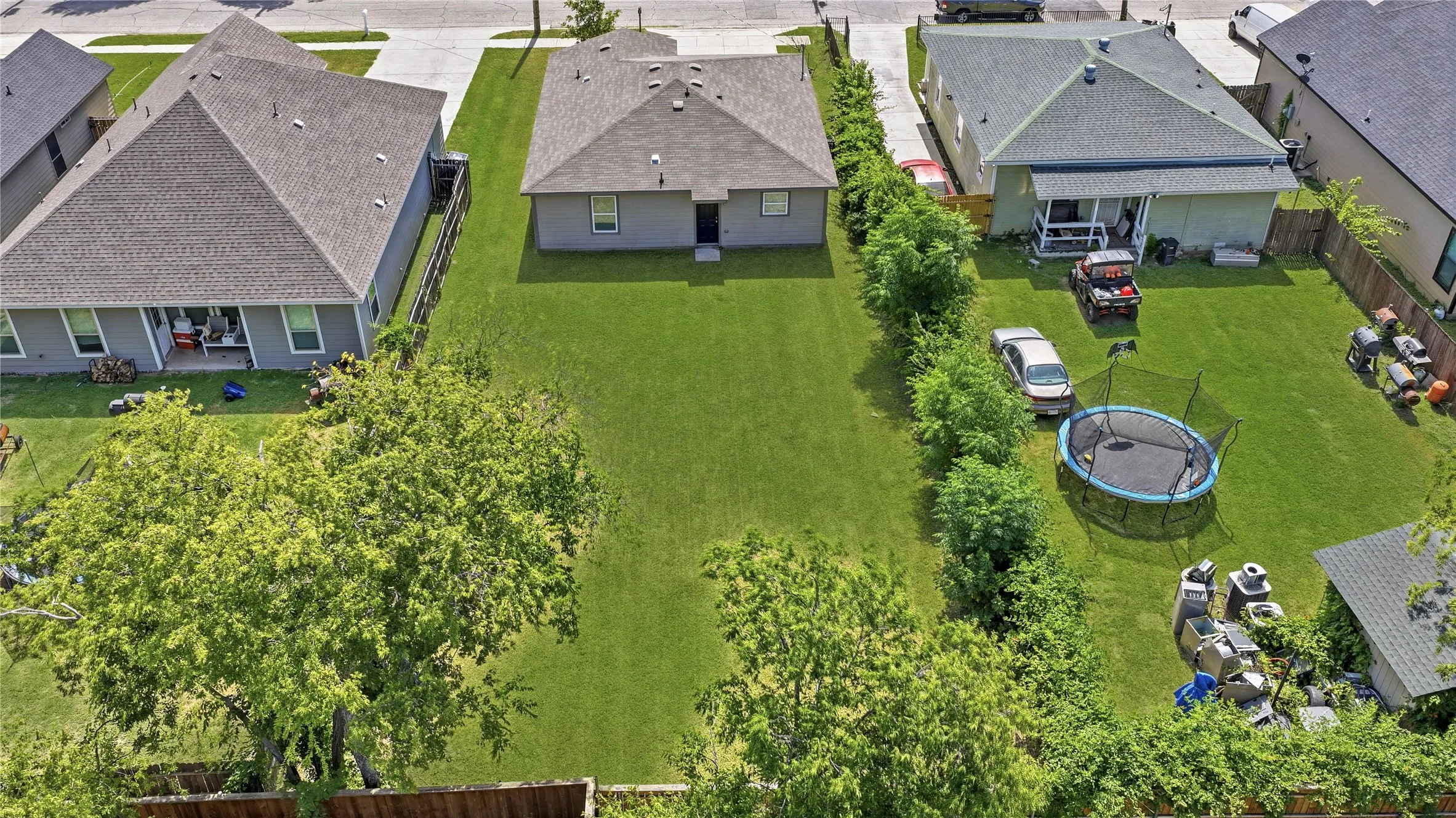 Single Family Residence For Sale in Tarrant County , 2128 RW Bivens Lane, Fort Worth, Texas 76105, 3 Bedroom, 2 Bathroom, 2 Garage spaces, 1,046 Sqft, built in 2021, mls#21321402, Real Estate Agent in Fort Worth, Homes For Sale in Tarrant county, Homes For Sale in Fort Worth, Realtor in Fort Worth Texas, Real Estate Brokerage Independent Realty Texas, Luminita Cordes Realtor