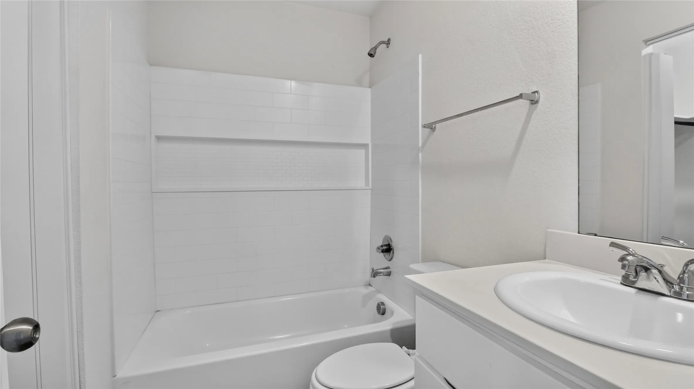 Single Family Residence For Sale in Tarrant County , 2128 RW Bivens Lane, Fort Worth, Texas 76105, 3 Bedroom, 2 Bathroom, 2 Garage spaces, 1,046 Sqft, built in 2021, mls#21321402, Real Estate Agent in Fort Worth, Homes For Sale in Tarrant county, Homes For Sale in Fort Worth, Realtor in Fort Worth Texas, Real Estate Brokerage Independent Realty Texas, Luminita Cordes Realtor