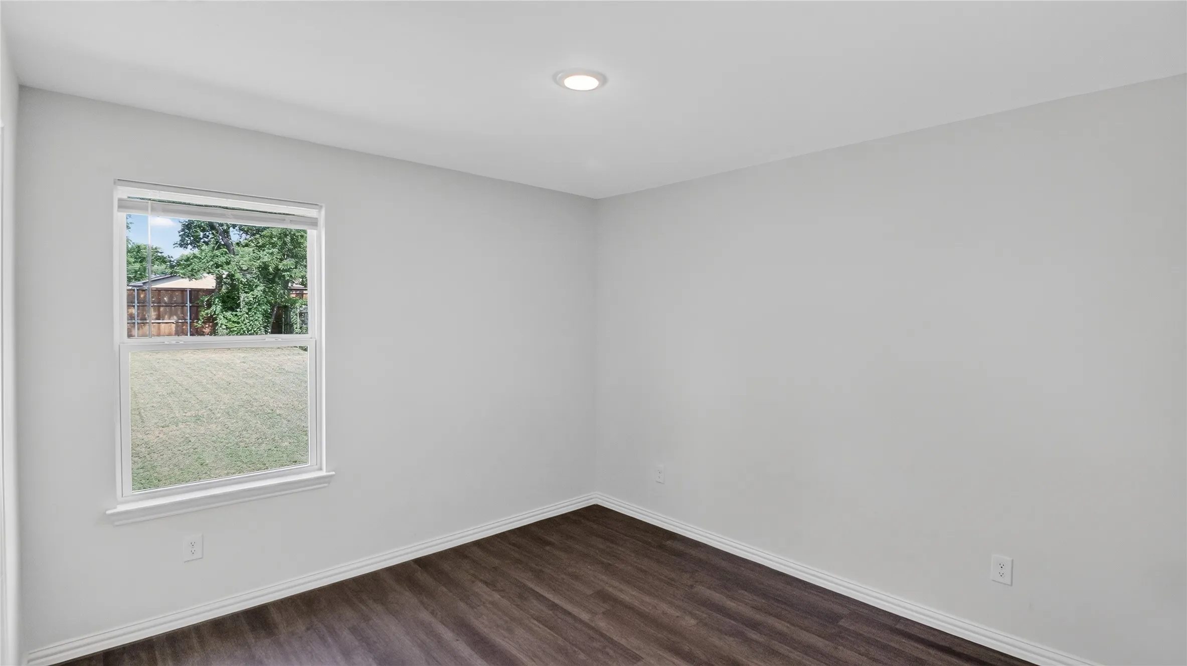 Single Family Residence For Sale in Tarrant County , 2128 RW Bivens Lane, Fort Worth, Texas 76105, 3 Bedroom, 2 Bathroom, 2 Garage spaces, 1,046 Sqft, built in 2021, mls#21321402, Real Estate Agent in Fort Worth, Homes For Sale in Tarrant county, Homes For Sale in Fort Worth, Realtor in Fort Worth Texas, Real Estate Brokerage Independent Realty Texas, Luminita Cordes Realtor