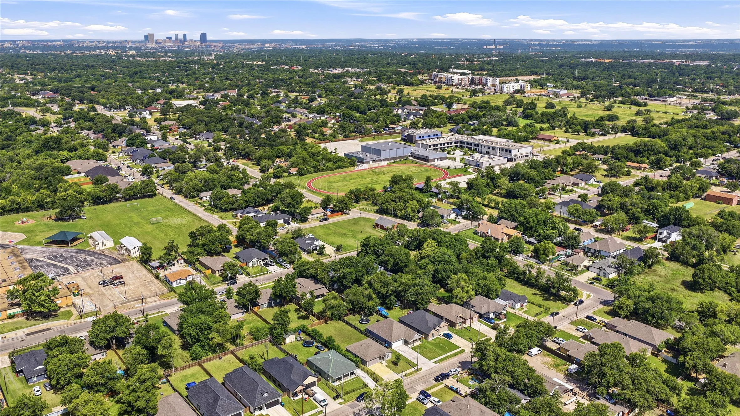 Single Family Residence For Sale in Tarrant County , 2128 RW Bivens Lane, Fort Worth, Texas 76105, 3 Bedroom, 2 Bathroom, 2 Garage spaces, 1,046 Sqft, built in 2021, mls#21321402, Real Estate Agent in Fort Worth, Homes For Sale in Tarrant county, Homes For Sale in Fort Worth, Realtor in Fort Worth Texas, Real Estate Brokerage Independent Realty Texas, Luminita Cordes Realtor
