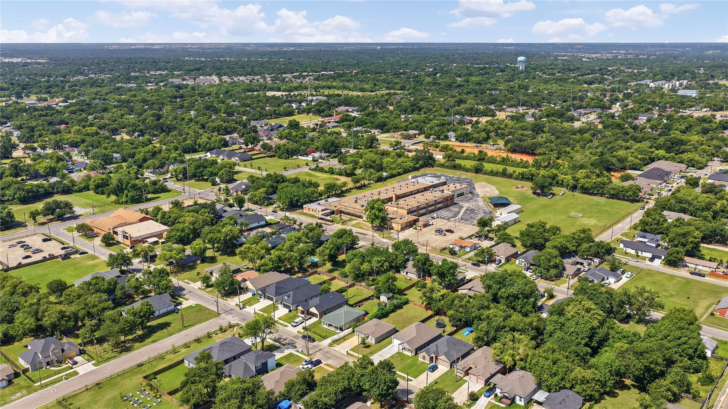 Single Family Residence For Sale in Tarrant County , 2128 RW Bivens Lane, Fort Worth, Texas 76105, 3 Bedroom, 2 Bathroom, 2 Garage spaces, 1,046 Sqft, built in 2021, mls#21321402, Real Estate Agent in Fort Worth, Homes For Sale in Tarrant county, Homes For Sale in Fort Worth, Realtor in Fort Worth Texas, Real Estate Brokerage Independent Realty Texas, Luminita Cordes Realtor