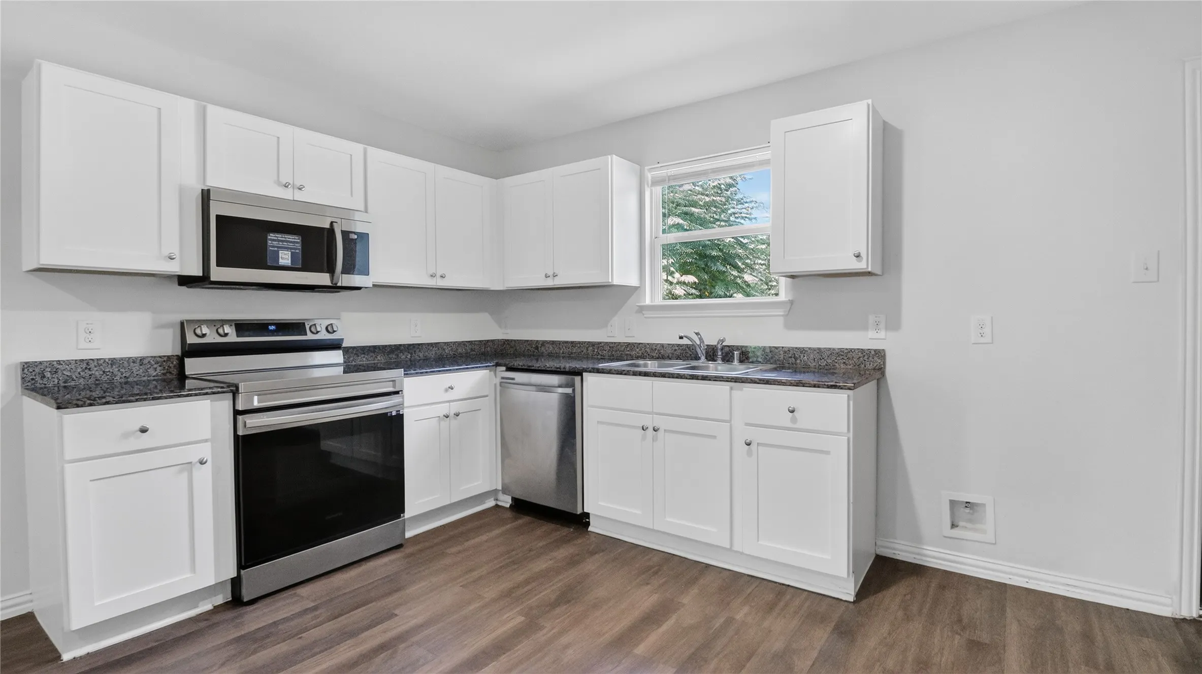 Single Family Residence For Sale in Tarrant County , 2128 RW Bivens Lane, Fort Worth, Texas 76105, 3 Bedroom, 2 Bathroom, 2 Garage spaces, 1,046 Sqft, built in 2021, mls#21321402, Real Estate Agent in Fort Worth, Homes For Sale in Tarrant county, Homes For Sale in Fort Worth, Realtor in Fort Worth Texas, Real Estate Brokerage Independent Realty Texas, Luminita Cordes Realtor