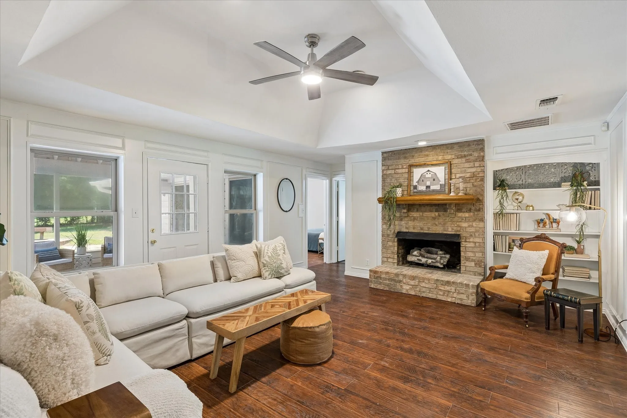 Living Room with views of backyard