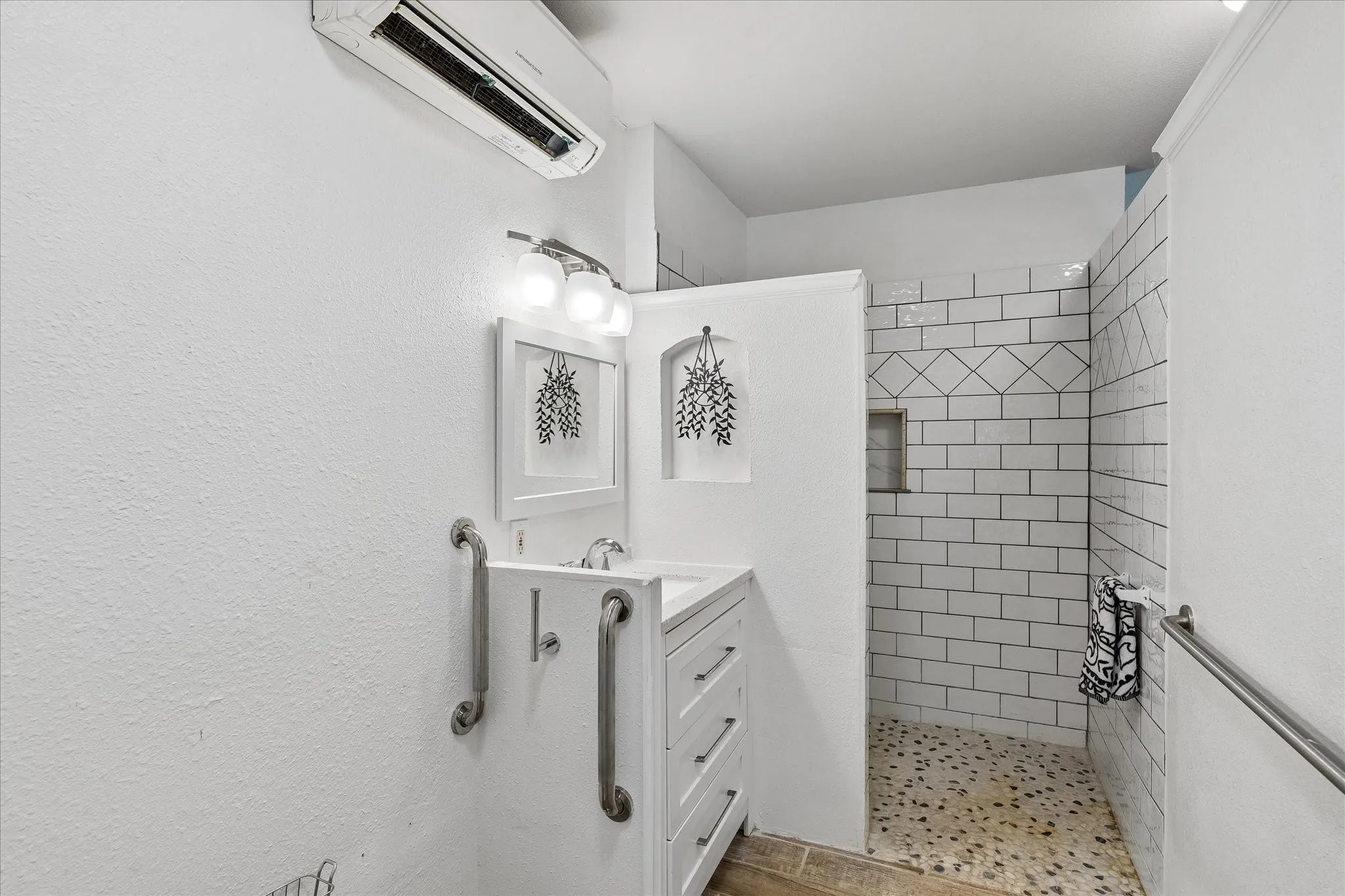 Full Bathroom in apartment