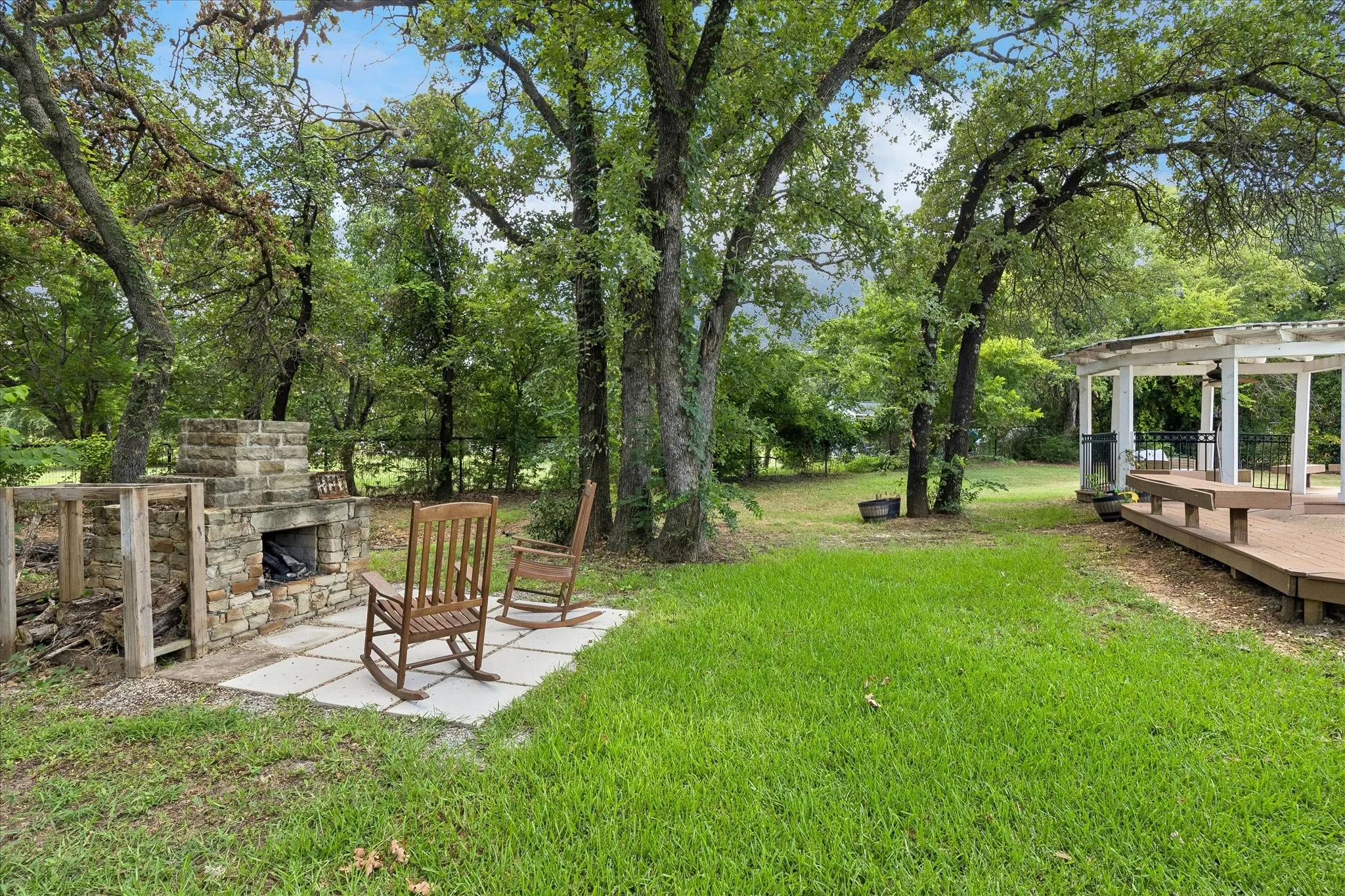 Outdoor fireplace