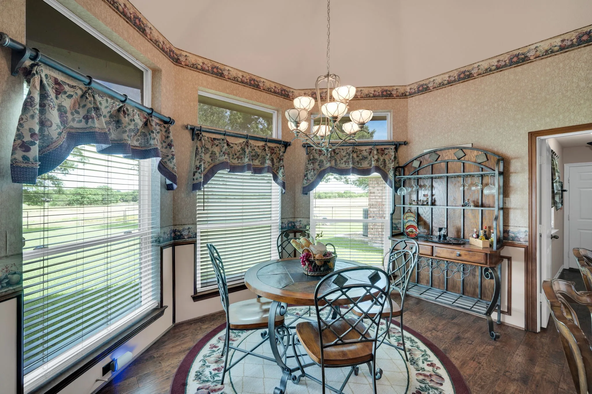 Single Family Residence For Sale in Ellis County , 7810 Mavis Avenue, Waxahachie, Texas 75167, 4 Bedroom, 3 Bathroom, 2 Garage spaces, 2,675 Sqft, built in 1999, mls#21321416, Real Estate Agent in Waxahachie, Homes For Sale in Ellis county, Homes For Sale in Waxahachie, Realtor in Waxahachie Texas, Real Estate Brokerage Independent Realty Texas, Luminita Cordes Realtor