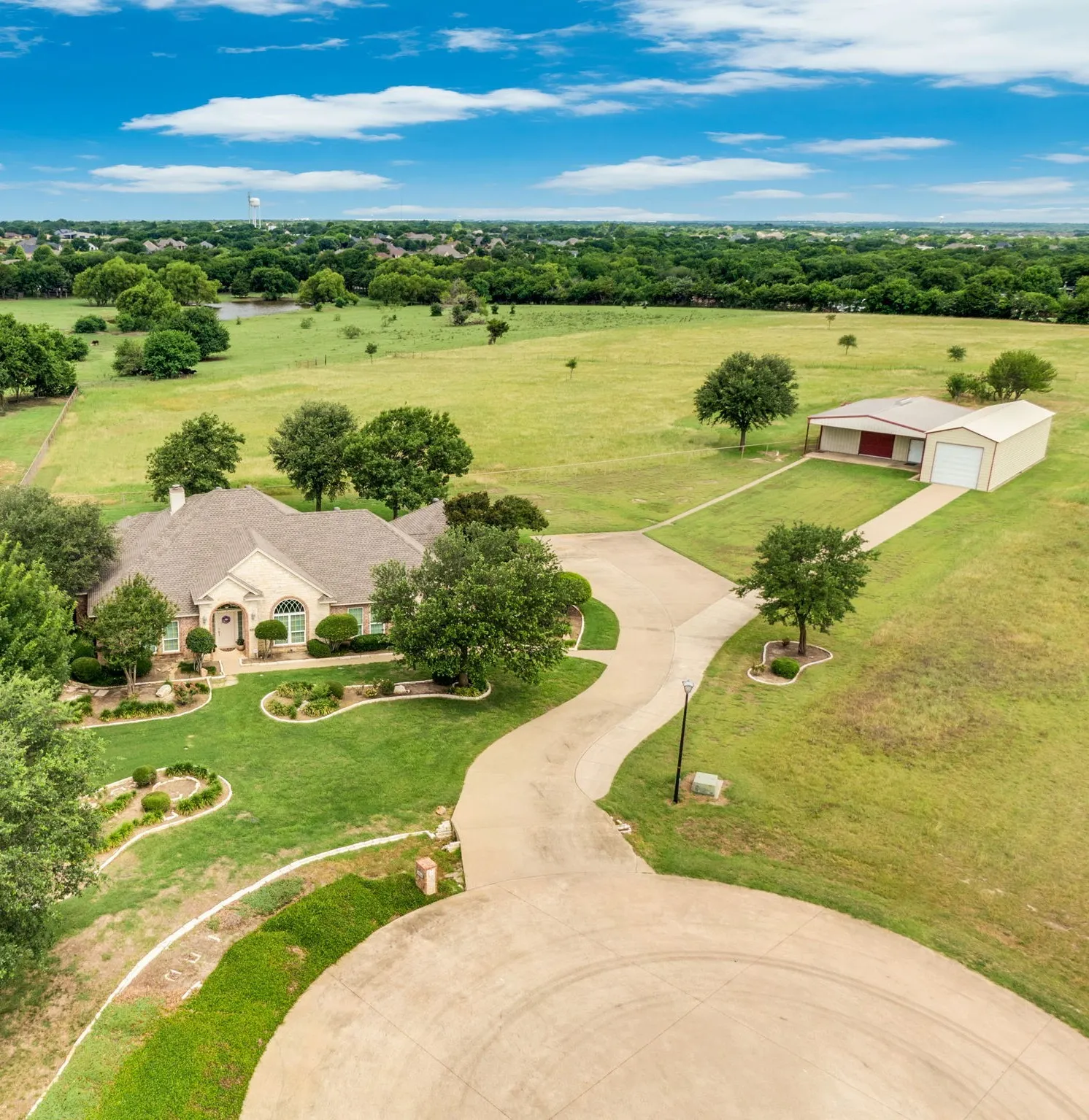 Single Family Residence For Sale in Ellis County , 7810 Mavis Avenue, Waxahachie, Texas 75167, 4 Bedroom, 3 Bathroom, 2 Garage spaces, 2,675 Sqft, built in 1999, mls#21321416, Real Estate Agent in Waxahachie, Homes For Sale in Ellis county, Homes For Sale in Waxahachie, Realtor in Waxahachie Texas, Real Estate Brokerage Independent Realty Texas, Luminita Cordes Realtor