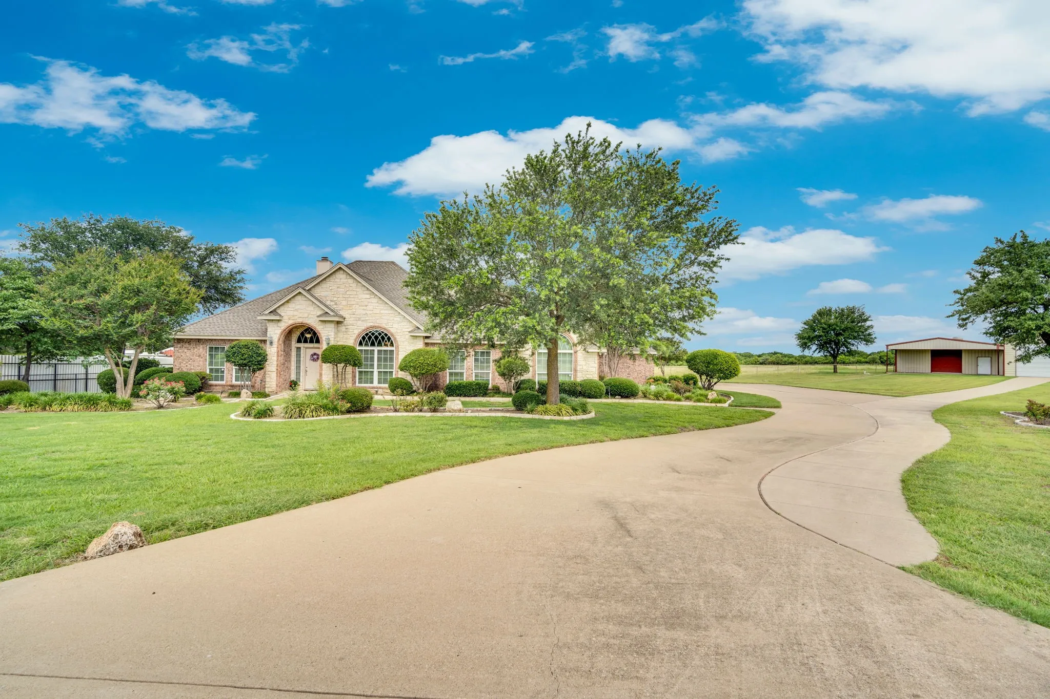 Single Family Residence For Sale in Ellis County , 7810 Mavis Avenue, Waxahachie, Texas 75167, 4 Bedroom, 3 Bathroom, 2 Garage spaces, 2,675 Sqft, built in 1999, mls#21321416, Real Estate Agent in Waxahachie, Homes For Sale in Ellis county, Homes For Sale in Waxahachie, Realtor in Waxahachie Texas, Real Estate Brokerage Independent Realty Texas, Luminita Cordes Realtor