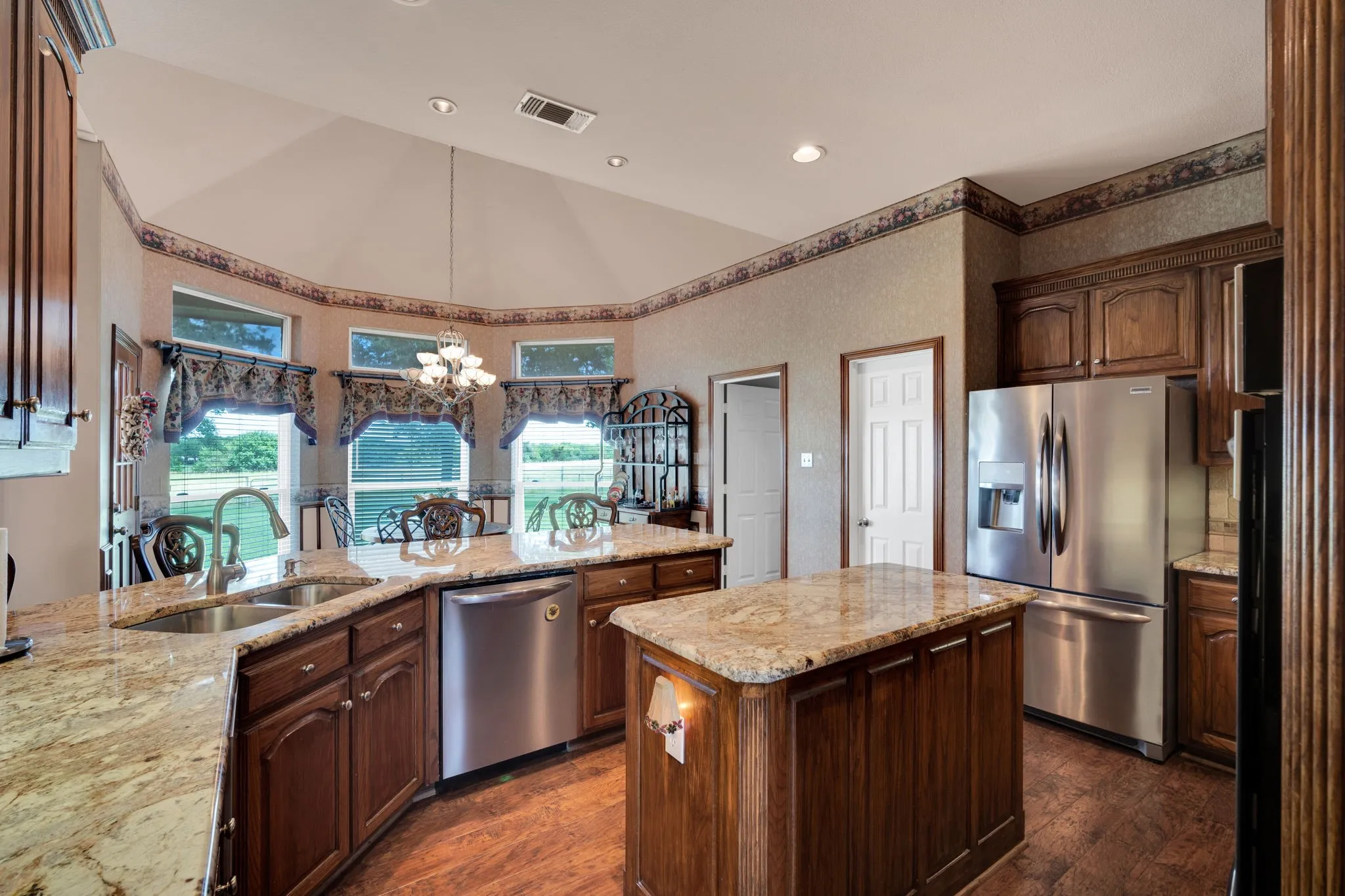 Single Family Residence For Sale in Ellis County , 7810 Mavis Avenue, Waxahachie, Texas 75167, 4 Bedroom, 3 Bathroom, 2 Garage spaces, 2,675 Sqft, built in 1999, mls#21321416, Real Estate Agent in Waxahachie, Homes For Sale in Ellis county, Homes For Sale in Waxahachie, Realtor in Waxahachie Texas, Real Estate Brokerage Independent Realty Texas, Luminita Cordes Realtor