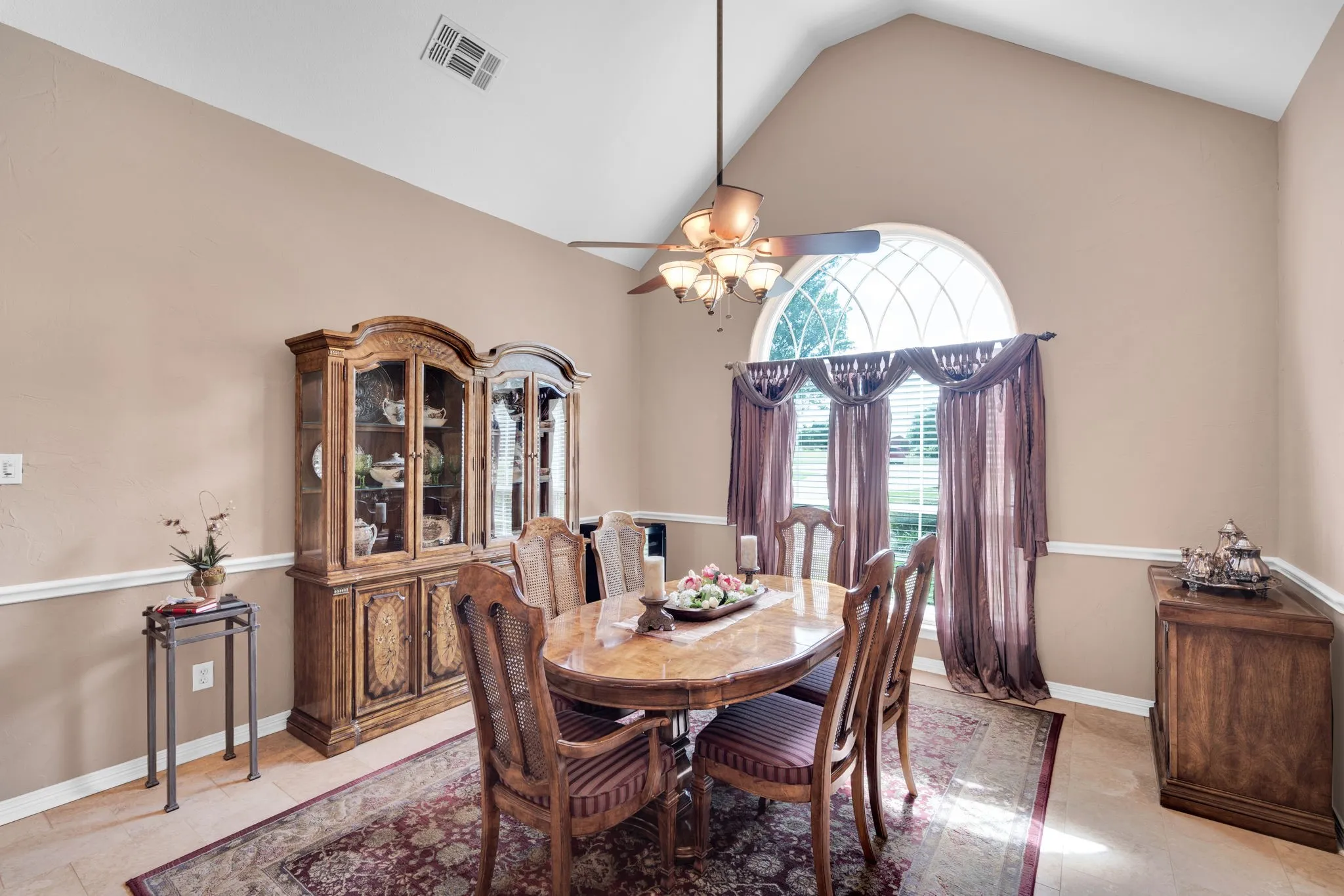 Single Family Residence For Sale in Ellis County , 7810 Mavis Avenue, Waxahachie, Texas 75167, 4 Bedroom, 3 Bathroom, 2 Garage spaces, 2,675 Sqft, built in 1999, mls#21321416, Real Estate Agent in Waxahachie, Homes For Sale in Ellis county, Homes For Sale in Waxahachie, Realtor in Waxahachie Texas, Real Estate Brokerage Independent Realty Texas, Luminita Cordes Realtor