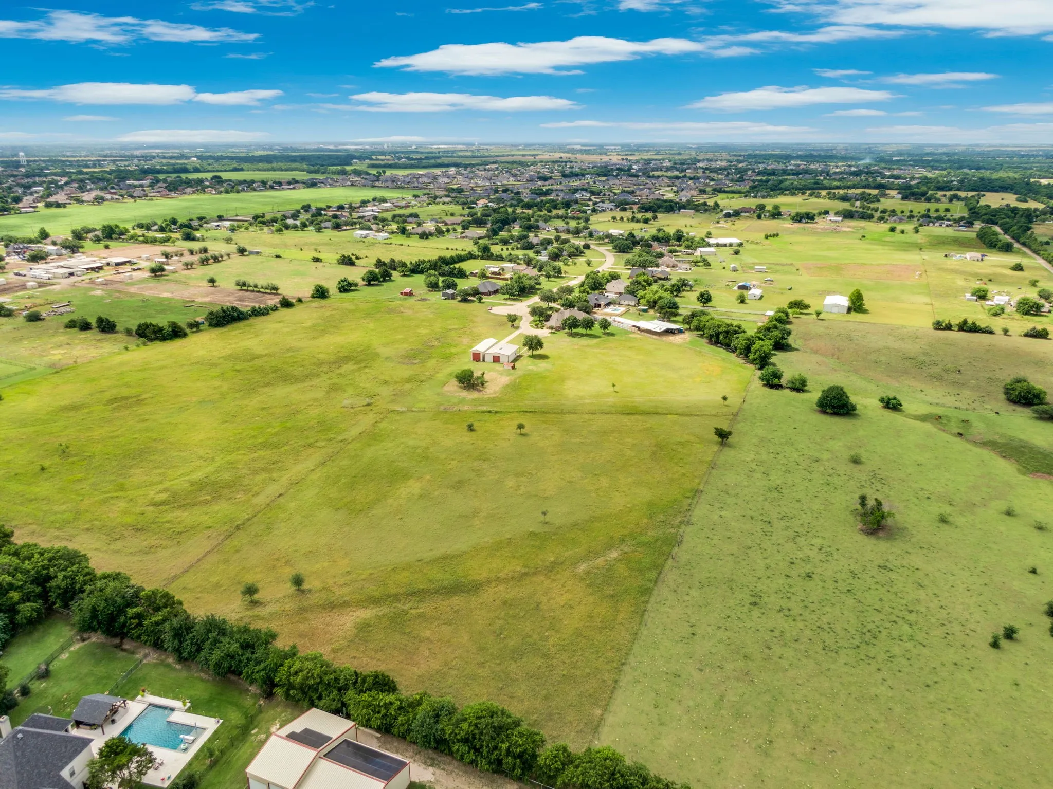Single Family Residence For Sale in Ellis County , 7810 Mavis Avenue, Waxahachie, Texas 75167, 4 Bedroom, 3 Bathroom, 2 Garage spaces, 2,675 Sqft, built in 1999, mls#21321416, Real Estate Agent in Waxahachie, Homes For Sale in Ellis county, Homes For Sale in Waxahachie, Realtor in Waxahachie Texas, Real Estate Brokerage Independent Realty Texas, Luminita Cordes Realtor