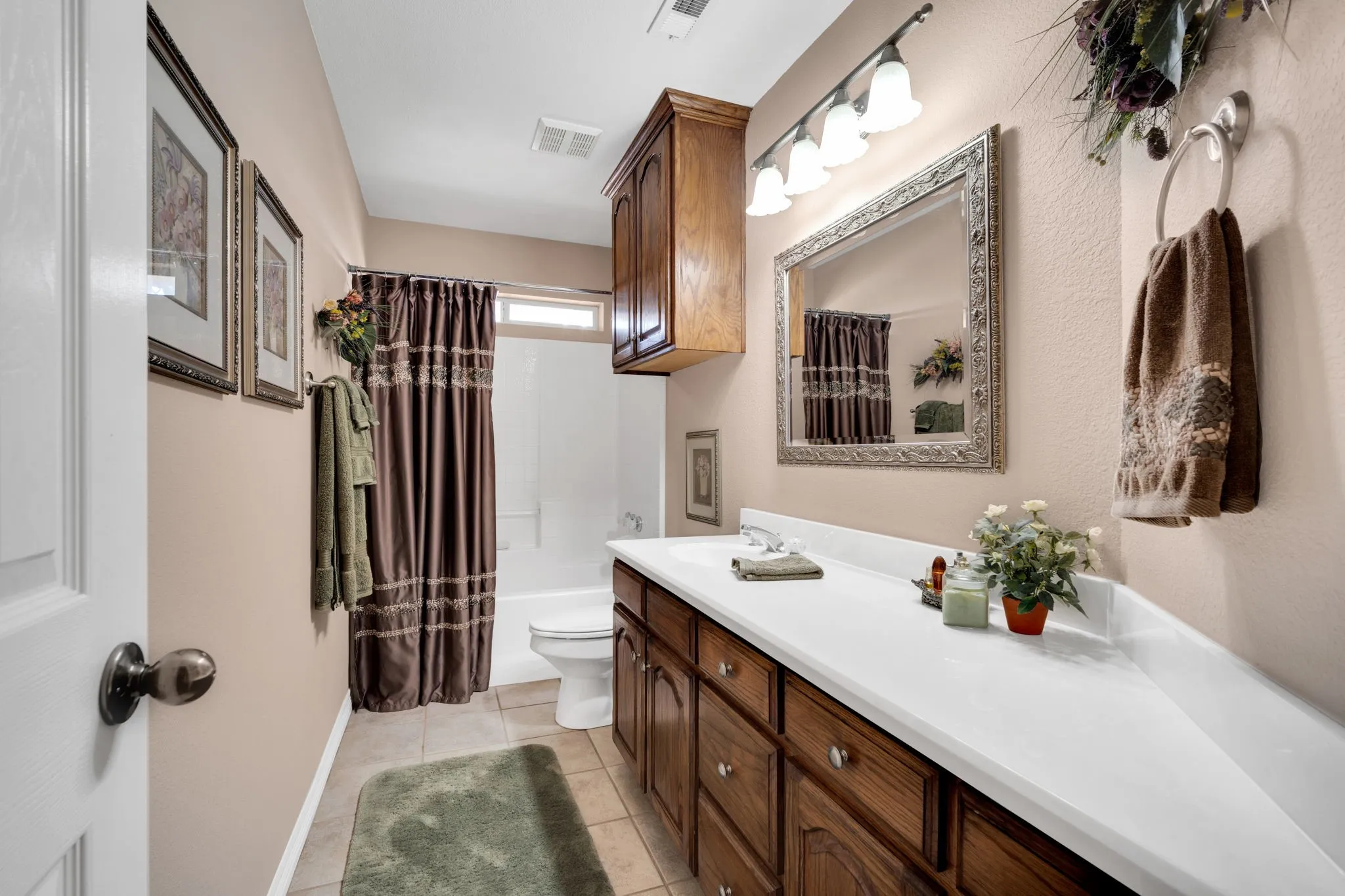 Single Family Residence For Sale in Ellis County , 7810 Mavis Avenue, Waxahachie, Texas 75167, 4 Bedroom, 3 Bathroom, 2 Garage spaces, 2,675 Sqft, built in 1999, mls#21321416, Real Estate Agent in Waxahachie, Homes For Sale in Ellis county, Homes For Sale in Waxahachie, Realtor in Waxahachie Texas, Real Estate Brokerage Independent Realty Texas, Luminita Cordes Realtor
