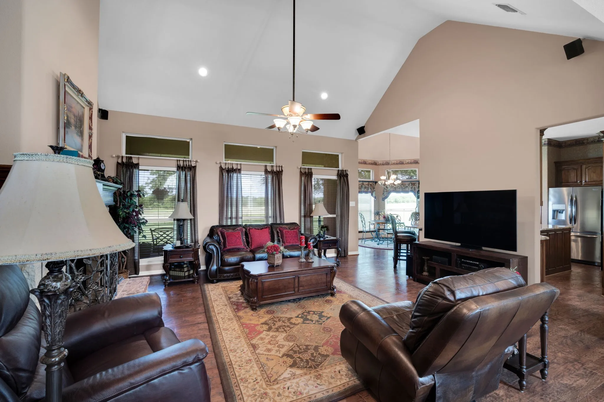 Single Family Residence For Sale in Ellis County , 7810 Mavis Avenue, Waxahachie, Texas 75167, 4 Bedroom, 3 Bathroom, 2 Garage spaces, 2,675 Sqft, built in 1999, mls#21321416, Real Estate Agent in Waxahachie, Homes For Sale in Ellis county, Homes For Sale in Waxahachie, Realtor in Waxahachie Texas, Real Estate Brokerage Independent Realty Texas, Luminita Cordes Realtor