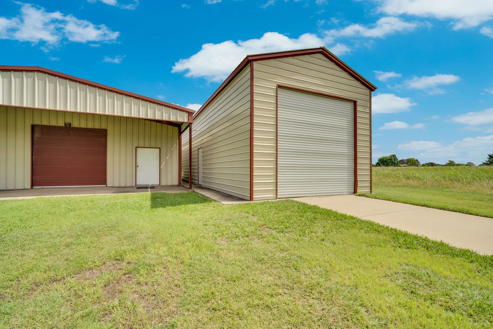 Single Family Residence For Sale in Ellis County , 7810 Mavis Avenue, Waxahachie, Texas 75167, 4 Bedroom, 3 Bathroom, 2 Garage spaces, 2,675 Sqft, built in 1999, mls#21321416, Real Estate Agent in Waxahachie, Homes For Sale in Ellis county, Homes For Sale in Waxahachie, Realtor in Waxahachie Texas, Real Estate Brokerage Independent Realty Texas, Luminita Cordes Realtor