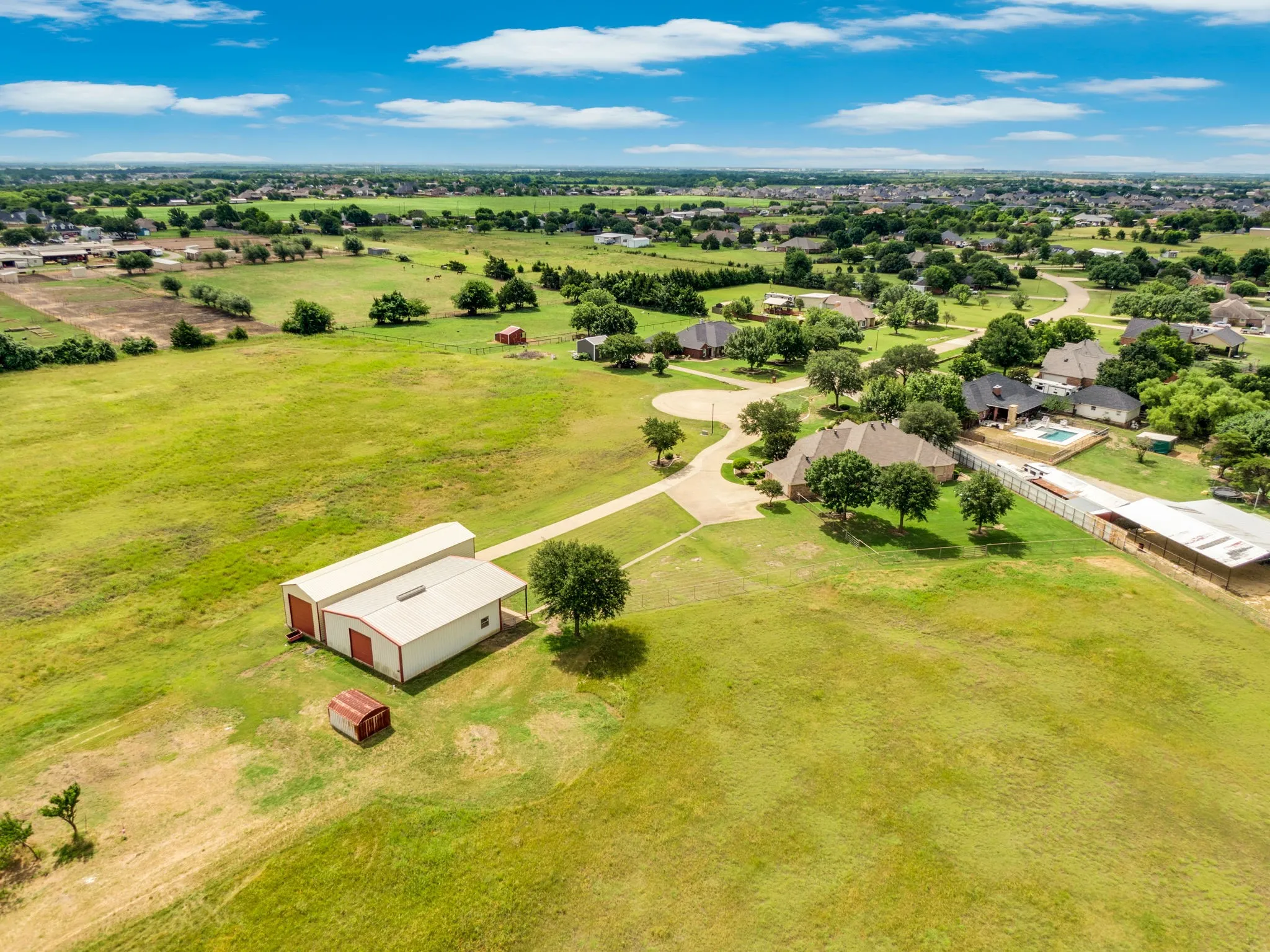 Single Family Residence For Sale in Ellis County , 7810 Mavis Avenue, Waxahachie, Texas 75167, 4 Bedroom, 3 Bathroom, 2 Garage spaces, 2,675 Sqft, built in 1999, mls#21321416, Real Estate Agent in Waxahachie, Homes For Sale in Ellis county, Homes For Sale in Waxahachie, Realtor in Waxahachie Texas, Real Estate Brokerage Independent Realty Texas, Luminita Cordes Realtor