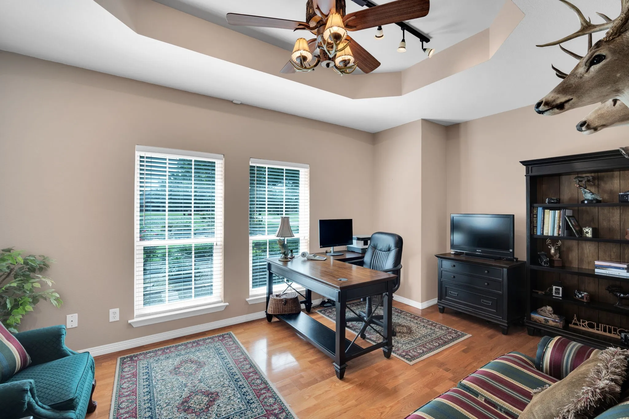 Single Family Residence For Sale in Ellis County , 7810 Mavis Avenue, Waxahachie, Texas 75167, 4 Bedroom, 3 Bathroom, 2 Garage spaces, 2,675 Sqft, built in 1999, mls#21321416, Real Estate Agent in Waxahachie, Homes For Sale in Ellis county, Homes For Sale in Waxahachie, Realtor in Waxahachie Texas, Real Estate Brokerage Independent Realty Texas, Luminita Cordes Realtor