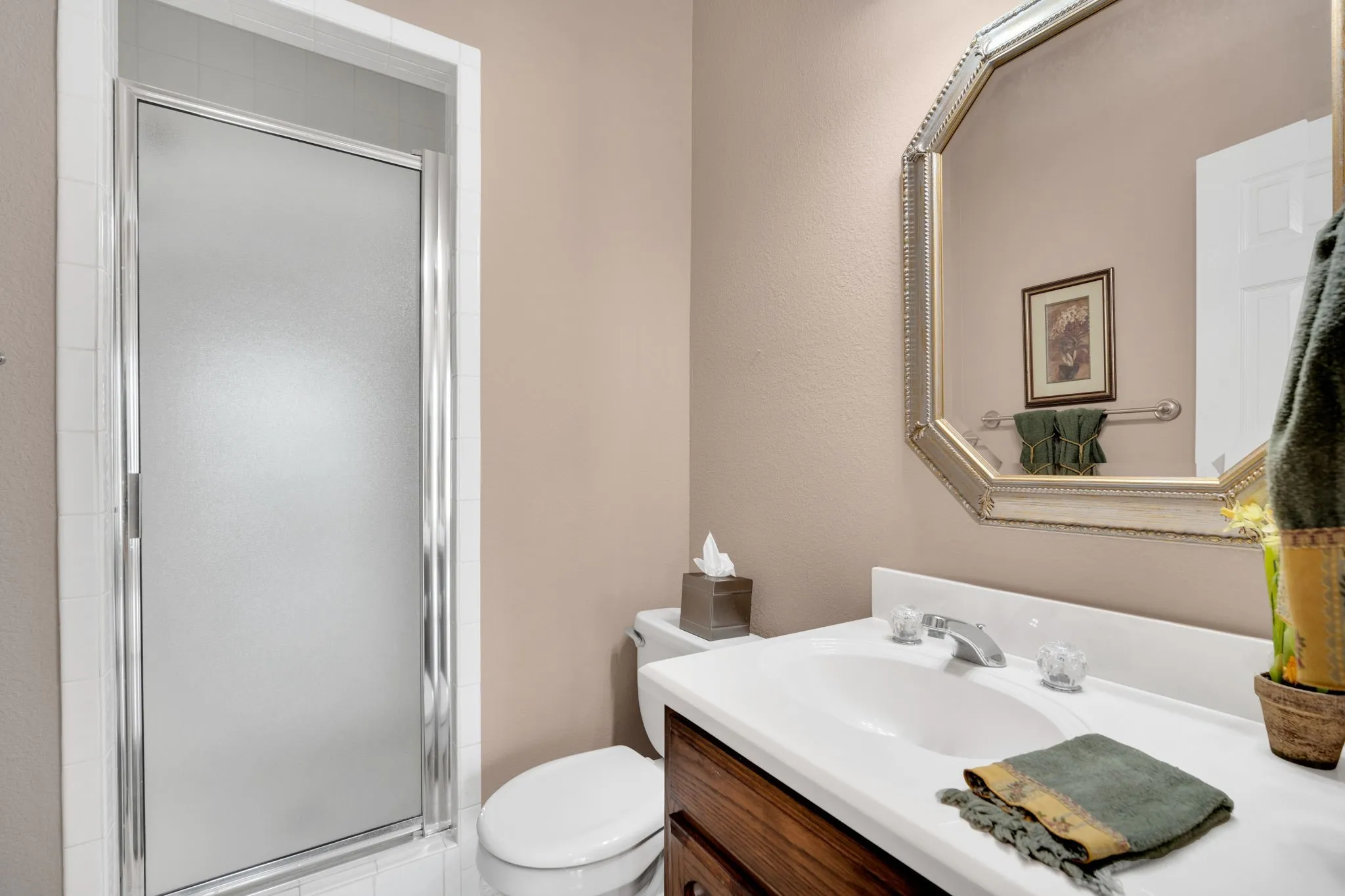 Single Family Residence For Sale in Ellis County , 7810 Mavis Avenue, Waxahachie, Texas 75167, 4 Bedroom, 3 Bathroom, 2 Garage spaces, 2,675 Sqft, built in 1999, mls#21321416, Real Estate Agent in Waxahachie, Homes For Sale in Ellis county, Homes For Sale in Waxahachie, Realtor in Waxahachie Texas, Real Estate Brokerage Independent Realty Texas, Luminita Cordes Realtor