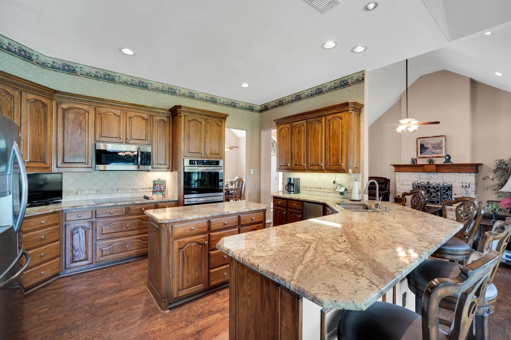 Single Family Residence For Sale in Ellis County , 7810 Mavis Avenue, Waxahachie, Texas 75167, 4 Bedroom, 3 Bathroom, 2 Garage spaces, 2,675 Sqft, built in 1999, mls#21321416, Real Estate Agent in Waxahachie, Homes For Sale in Ellis county, Homes For Sale in Waxahachie, Realtor in Waxahachie Texas, Real Estate Brokerage Independent Realty Texas, Luminita Cordes Realtor