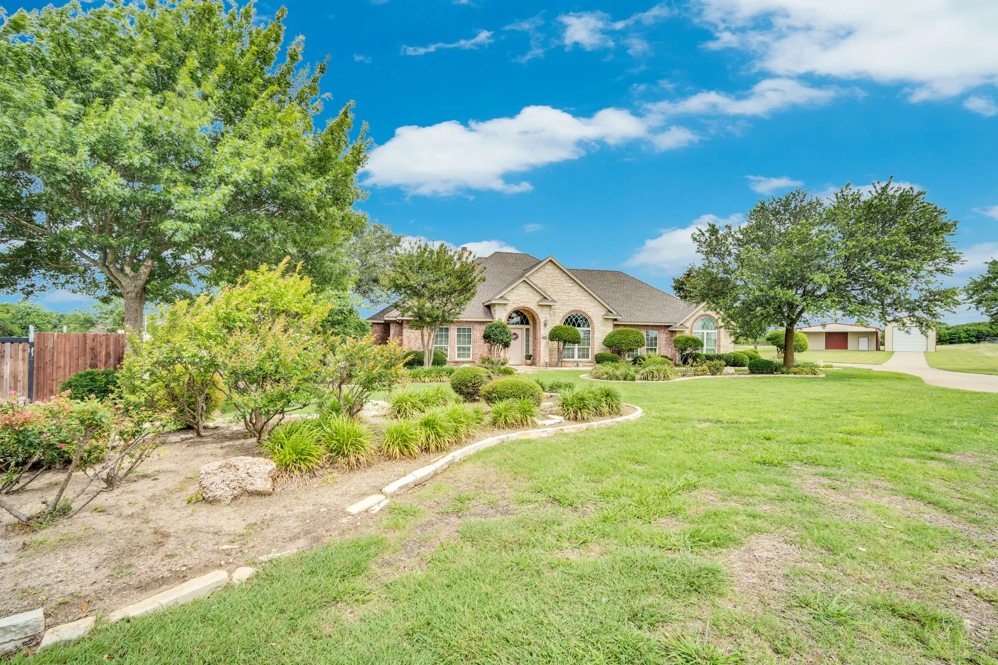 Single Family Residence For Sale in Ellis County , 7810 Mavis Avenue, Waxahachie, Texas 75167, 4 Bedroom, 3 Bathroom, 2 Garage spaces, 2,675 Sqft, built in 1999, mls#21321416, Real Estate Agent in Waxahachie, Homes For Sale in Ellis county, Homes For Sale in Waxahachie, Realtor in Waxahachie Texas, Real Estate Brokerage Independent Realty Texas, Luminita Cordes Realtor